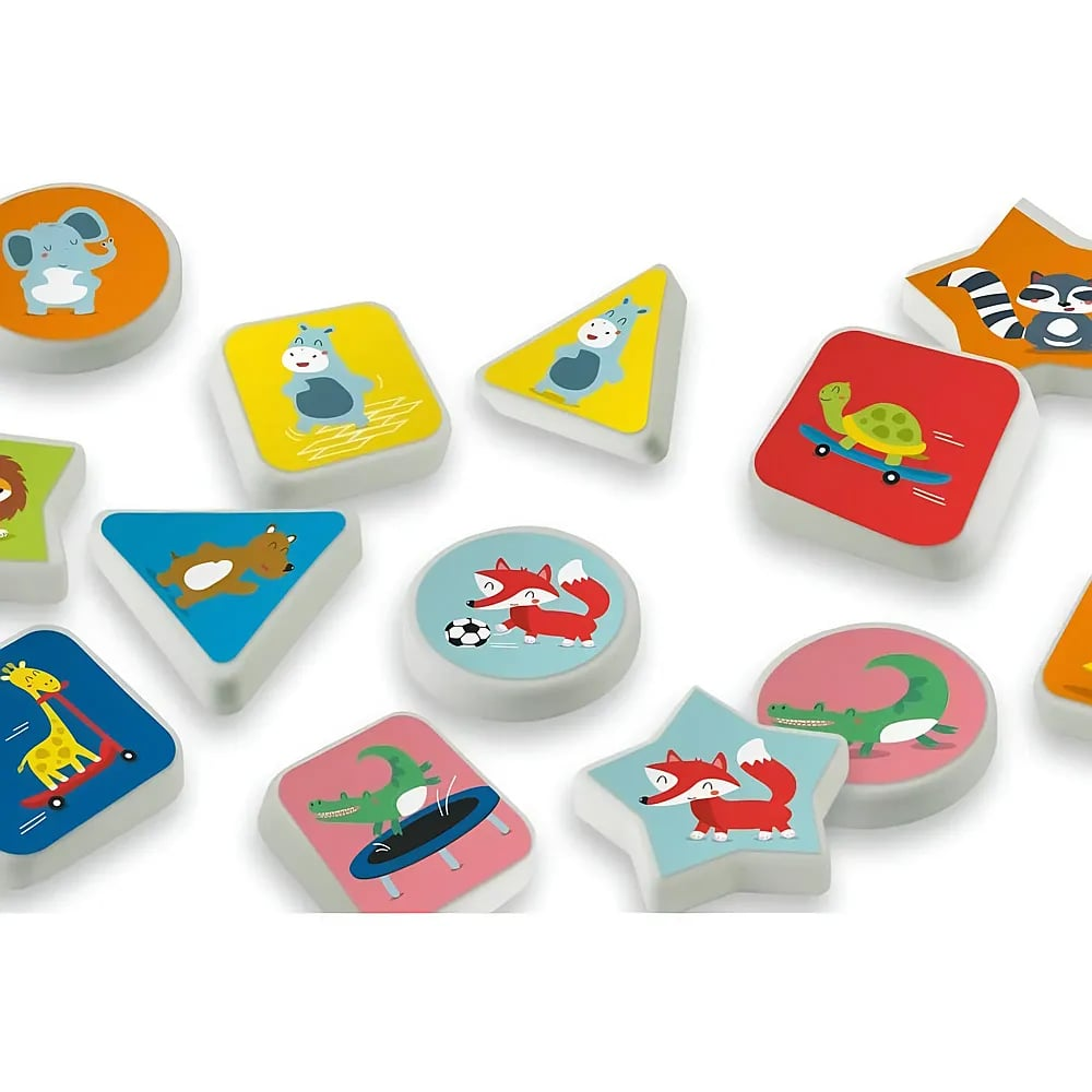 Blocs de bois colorés avec diverses illustrations d'animaux et formes sur fond blanc.