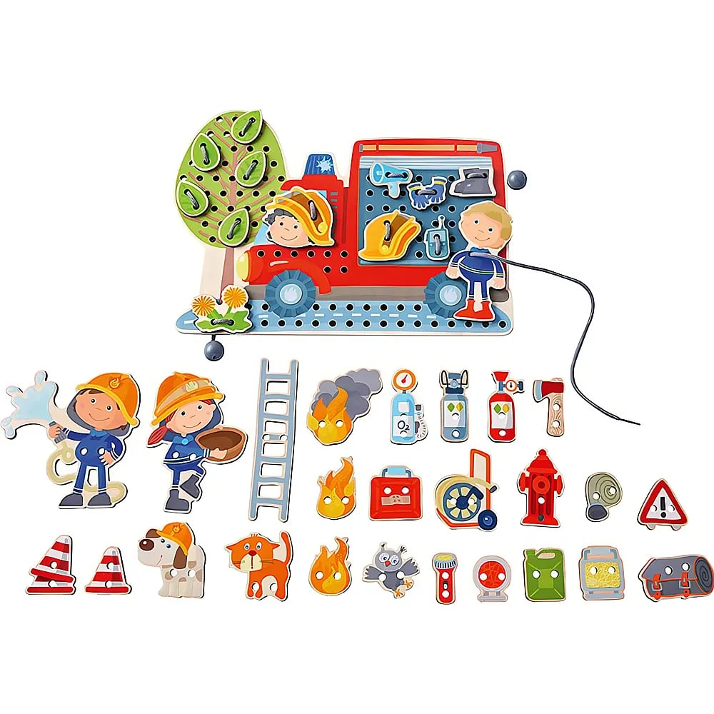Un gioco di allacciatura dei vigili del fuoco in legno con un camion rosso, un albero e accessori.