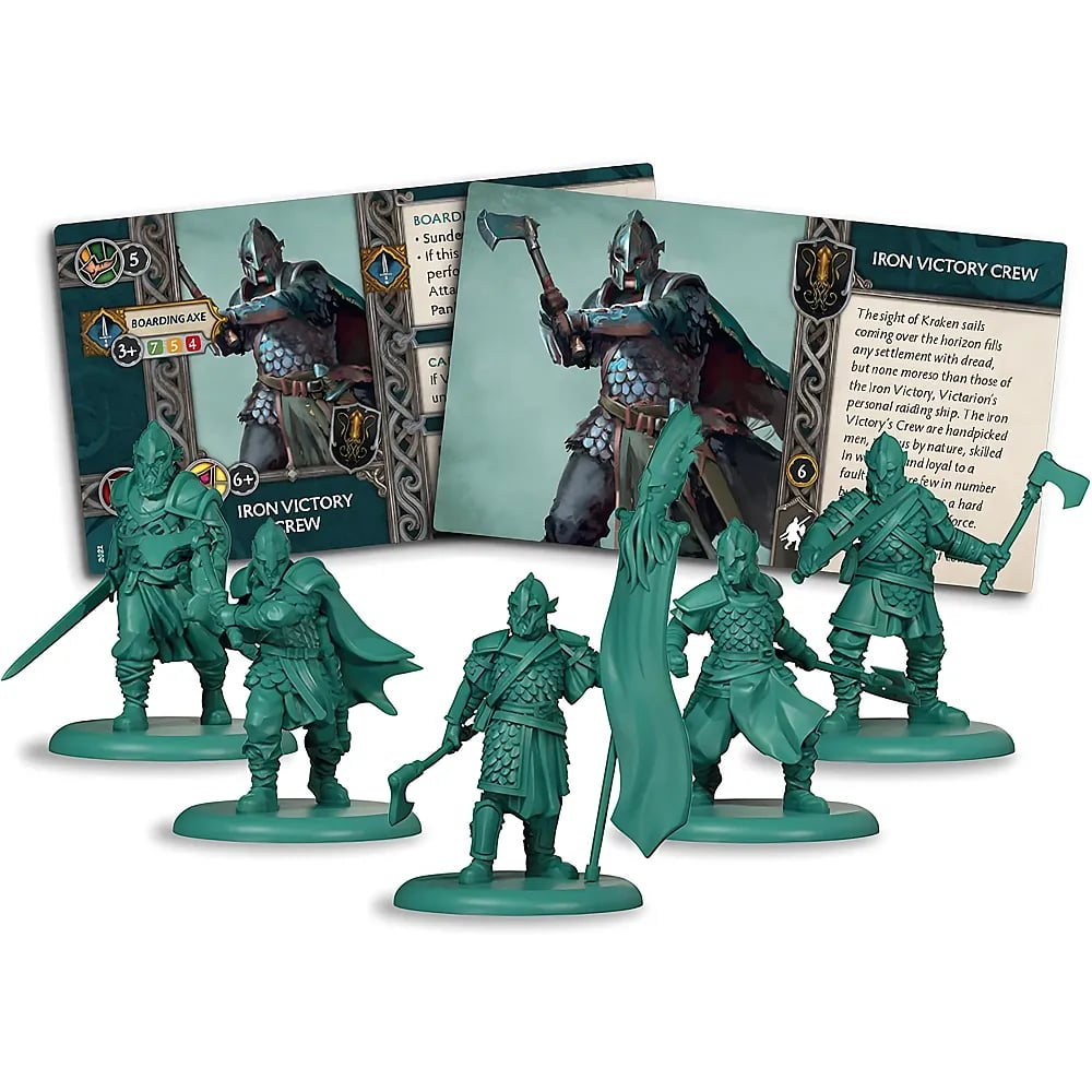 Fünf grüne Miniaturen von Kriegern stehen vor zwei Spielkarten mit Text und Bildern.