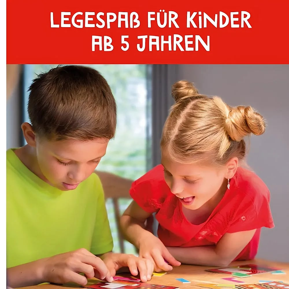 Ein Junge in einem grünen T-Shirt und ein Mädchen mit Dutt spielen an einem Tisch, darüber deutscher Text.