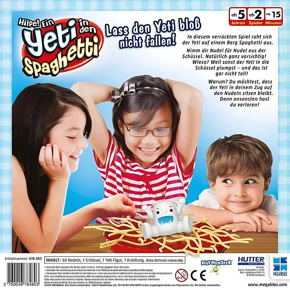 Trois enfants jouent à un jeu de société avec un petit Yéti blanc sur un bol de spaghettis en plastique.