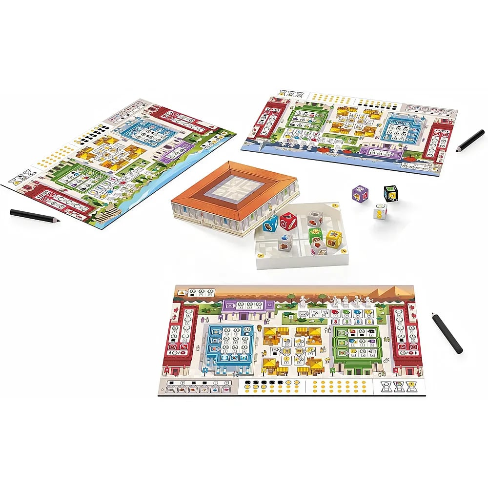 Ein Brettspielset mit bunten Spielplänen, farbigen Würfeln, Stiften und einer dekorativen Schachtel auf weißem Grund.