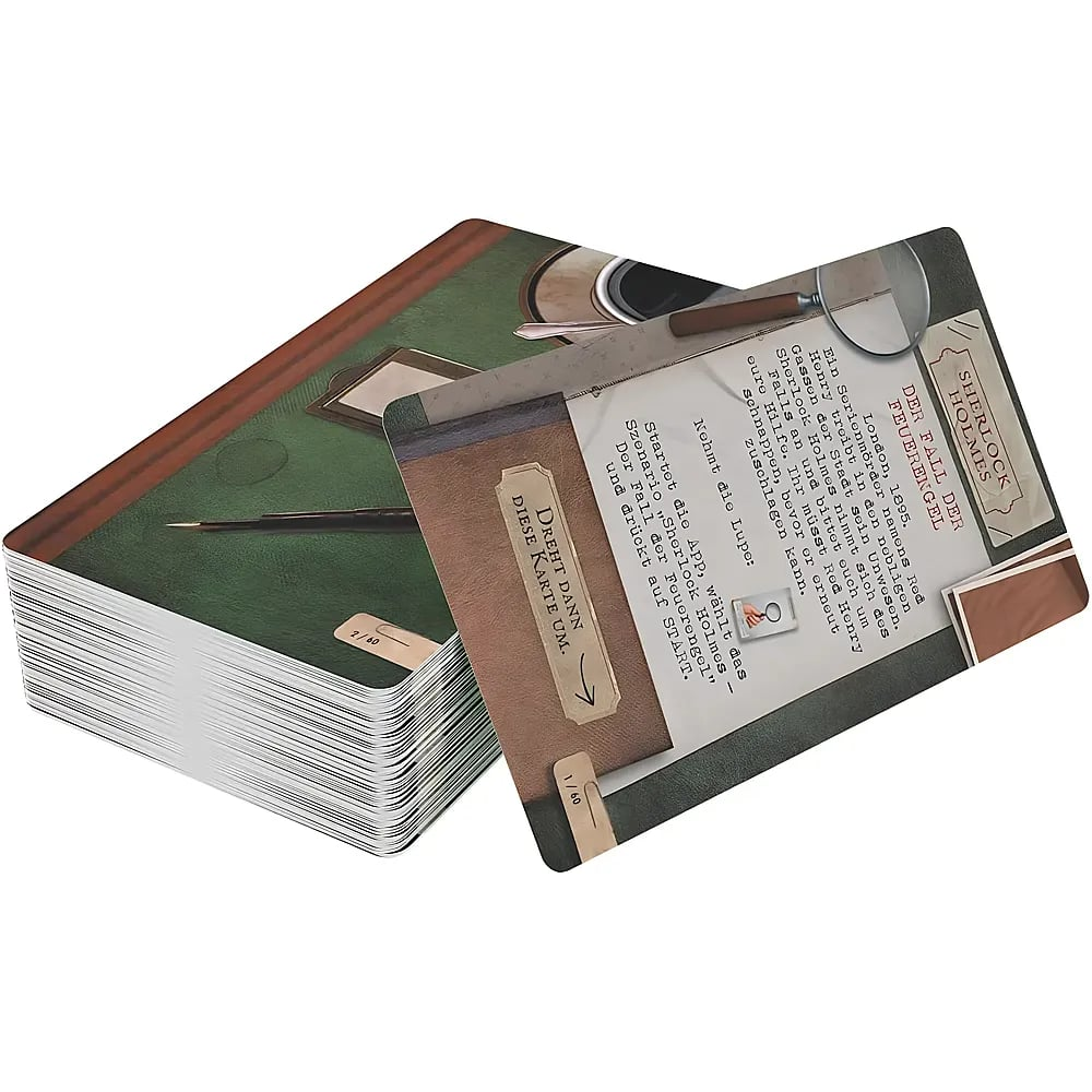 Ein Stapel Sherlock Holmes Detektivspielkarten mit Text, Lupe und grünem Hintergrund.