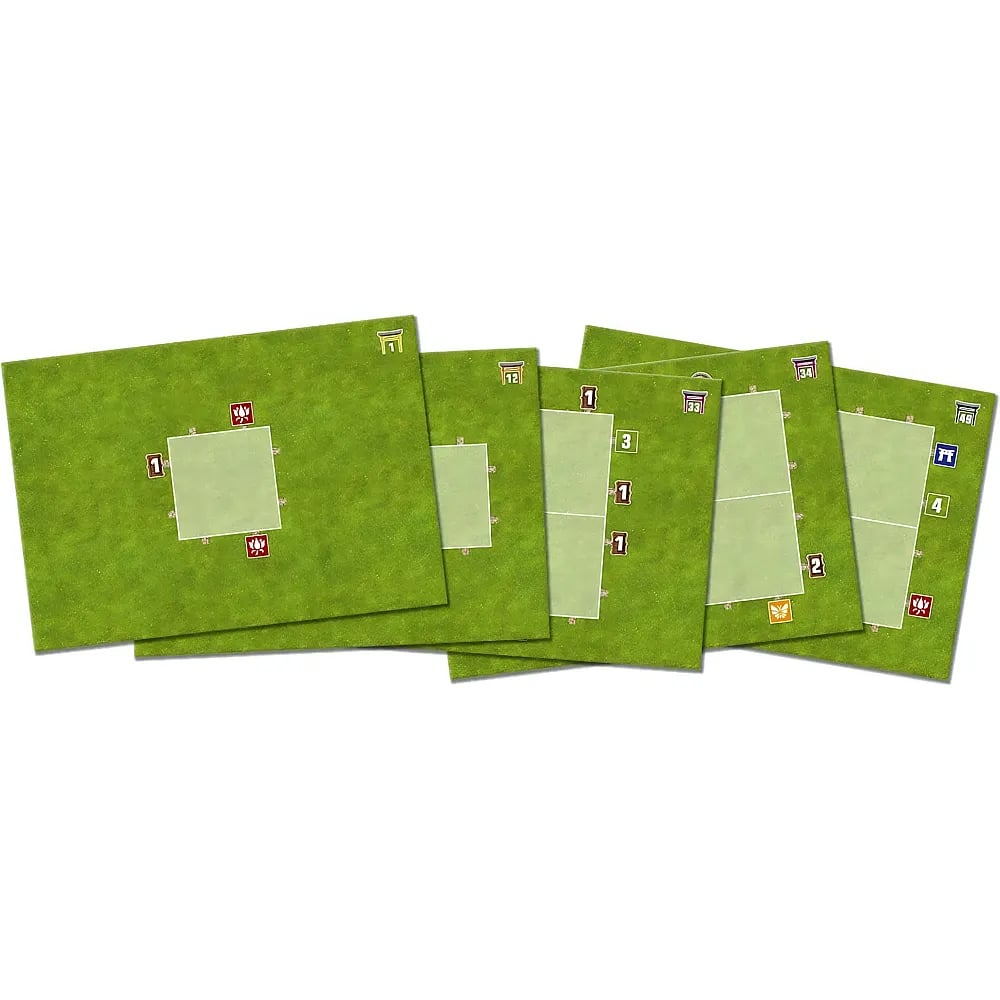 Fünf grüne Spielbretter mit weißen Feldern und verschiedenen Zahlen.