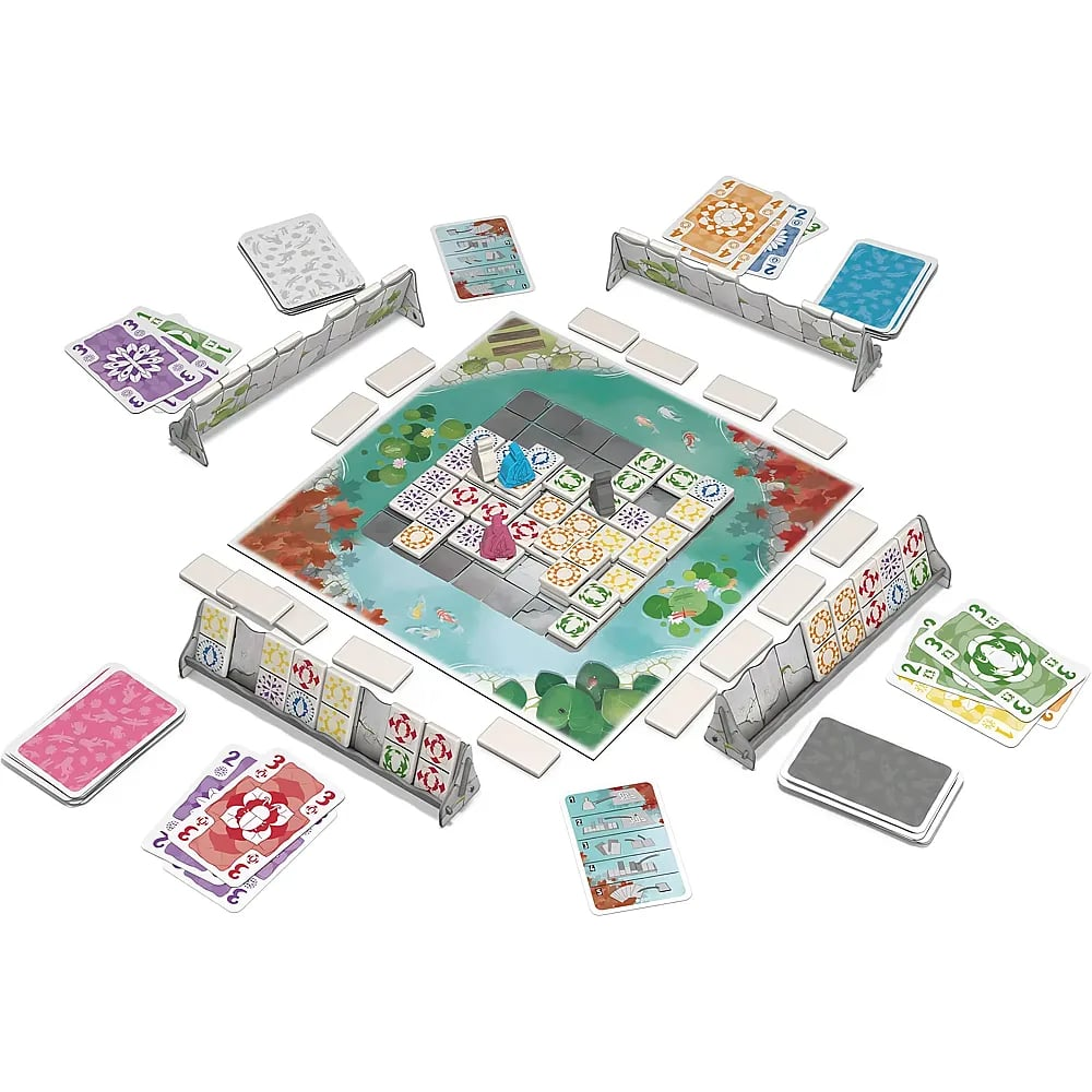 Ein Brettspiel mit Karten, Spielsteinen, Bildschirmen für Spieler und einem zentralen, bebilderten Spielplan.
