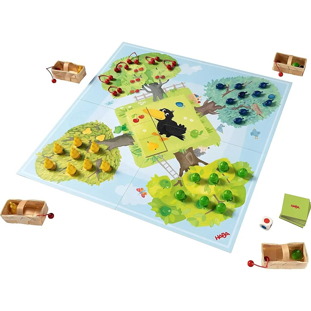 Ein Obstgarten-Brettspiel mit Bäumen, Holzfrüchten, kleinen Körben, einem Würfel und einer Rabe-Figur.