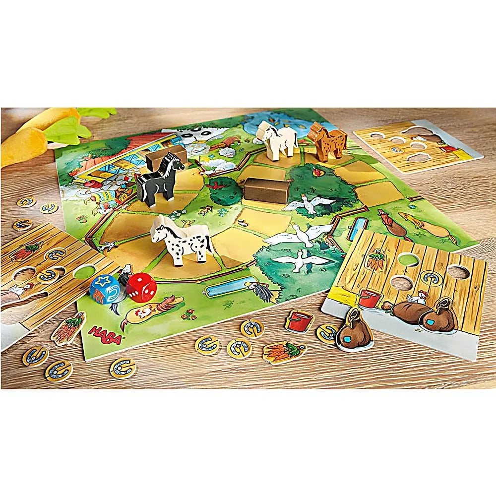 Un colorato gioco da tavolo per bambini con cavalli di legno, dadi e gettoni.