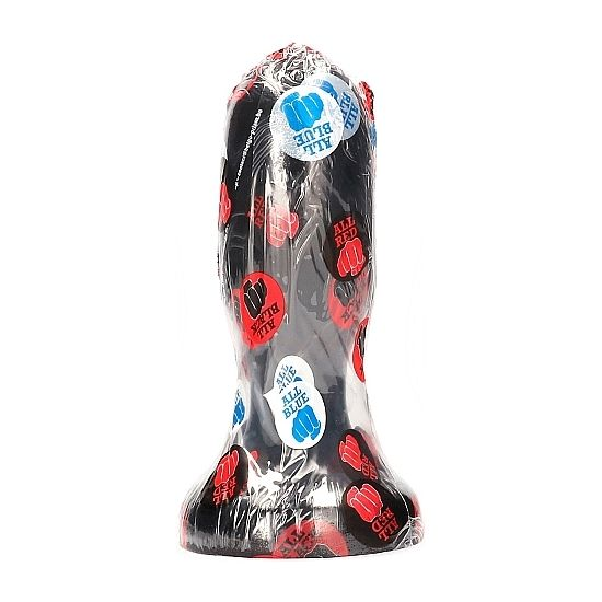 Ein schwarzes Objekt in Plastikfolie mit roten und blauen Faust-Aufklebern vor weißem Hintergrund.