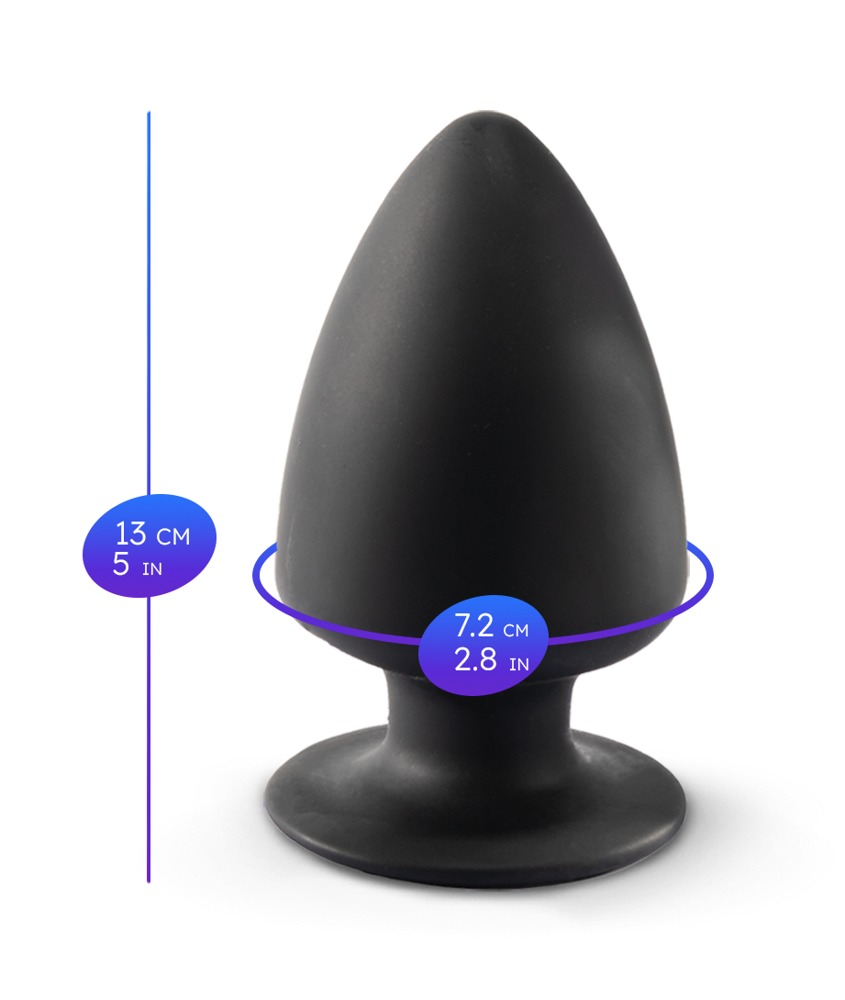 Schwarzes Plug-Spielzeug mit Maßangaben von 13 cm Höhe und 7,2 cm Durchmesser.
