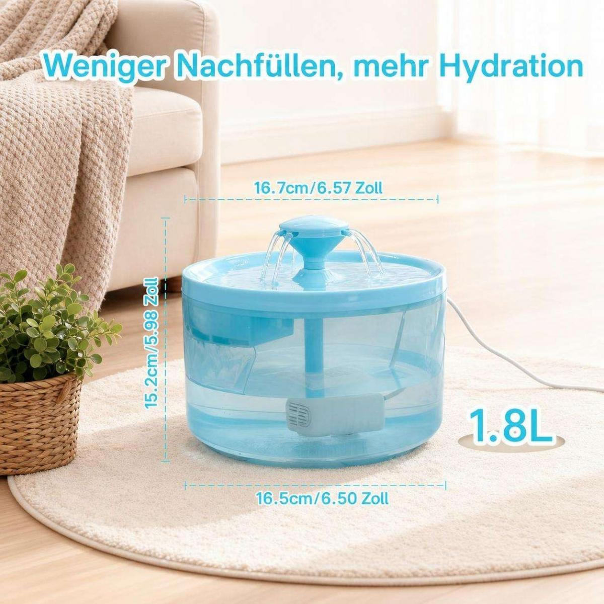 Ein blauer Haustierbrunnen mit den Maßen 16,7x15,2 cm und 1,8 Liter Fassungsvermögen auf einem Teppich.