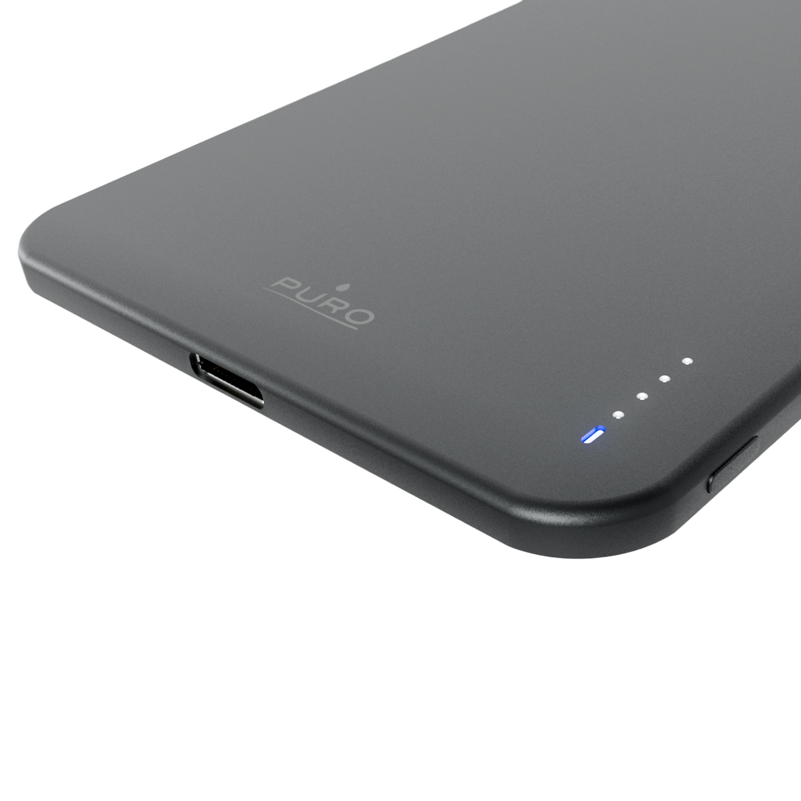 Primo piano di un power bank Puro grigio scuro con porta USB-C e indicatori di carica LED luminosi su sfondo bianco.