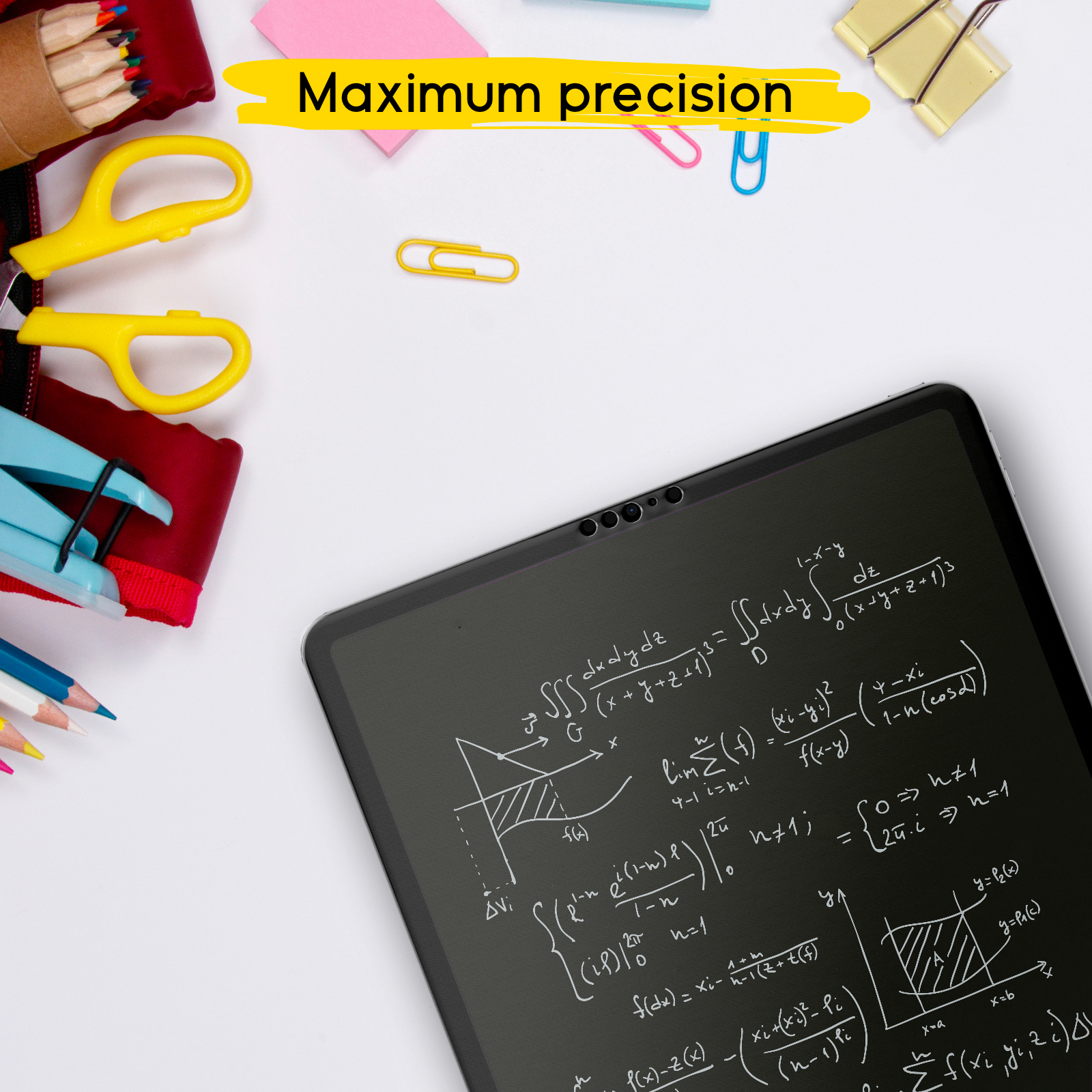 Una tableta con fórmulas matemáticas, rodeada de clips, tijeras y lápices coloridos en un escritorio blanco.