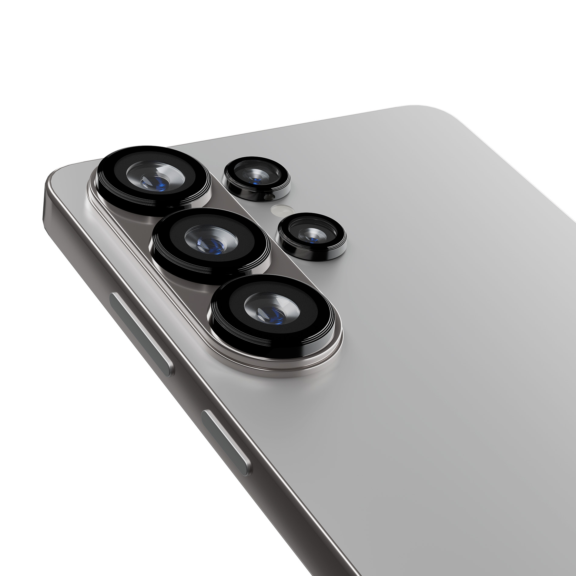 Primer plano de la parte trasera de un smartphone plateado con cuatro lentes de cámara y botones laterales.