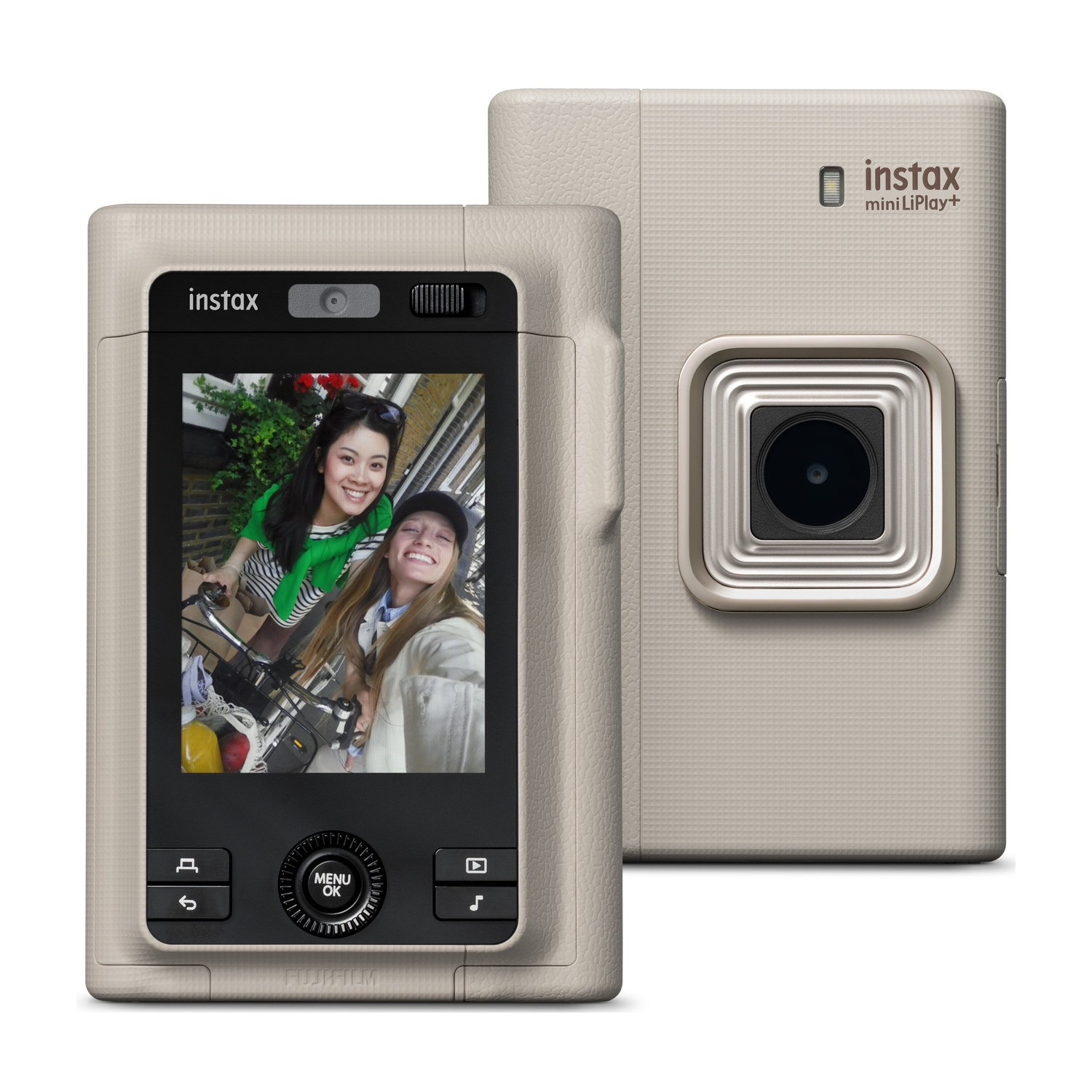 Beige farbene Instax mini LiPlay+ Sofortbildkamera von vorne und hinten, der Bildschirm zeigt zwei lächelnde Frauen.