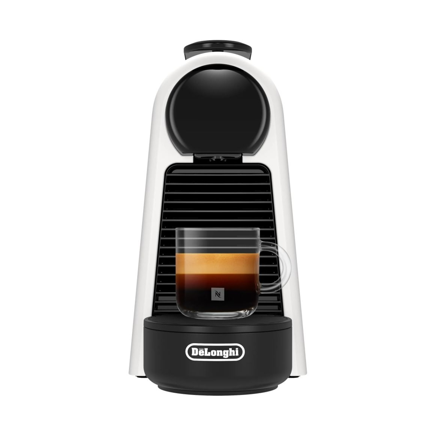 Eine weiße und schwarze DeLonghi Kaffeemaschine mit einer Glastasse voller Kaffee.
