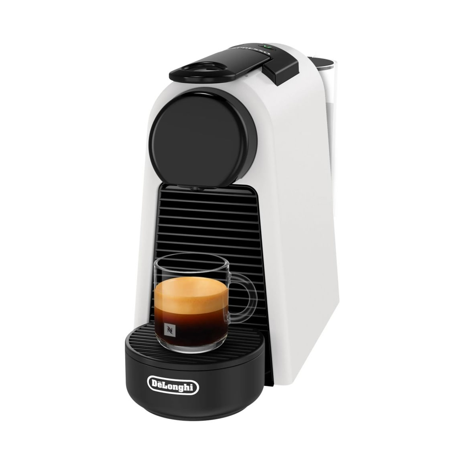 Eine weiß-schwarze DeLonghi Kaffeemaschine mit einer klaren Espressotasse auf der Abtropfschale.
