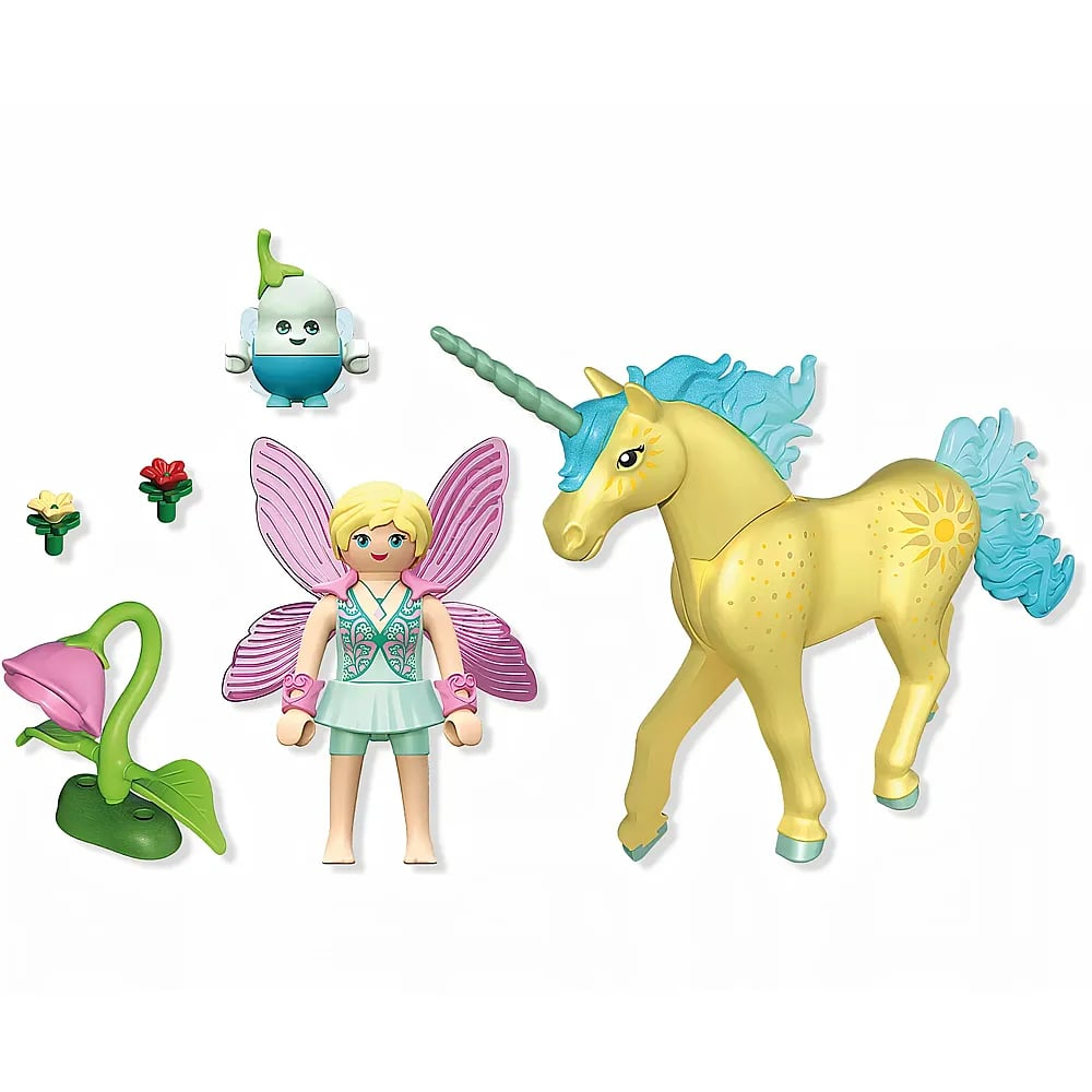 Playmobil Feenfigur mit rosa Flügeln, gelbes Einhorn mit blauem Horn und Zubehör auf weißem Hintergrund.