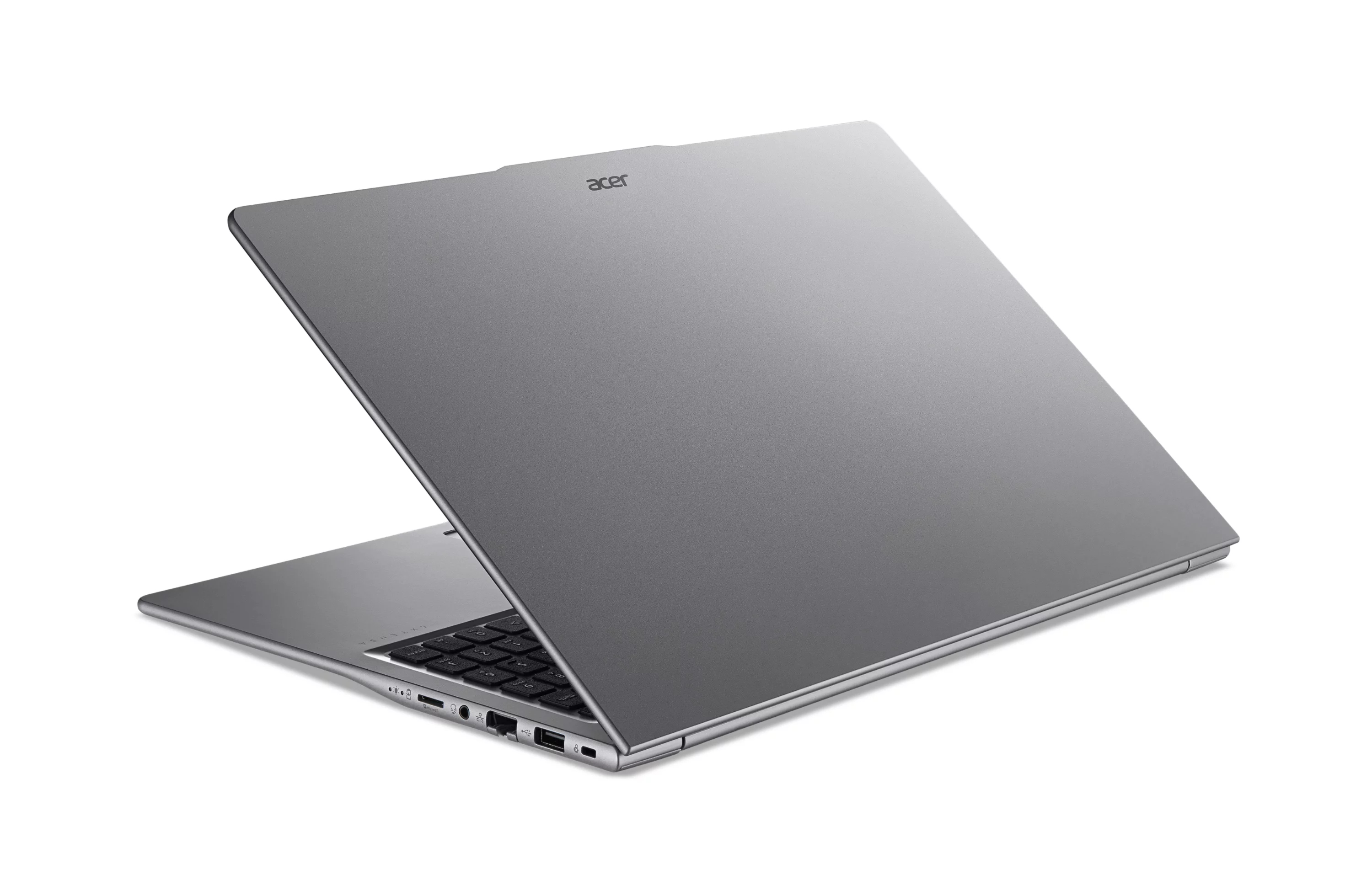 Un computer portatile Acer color argento è semiaperto su sfondo bianco, con porte visibili sul lato.