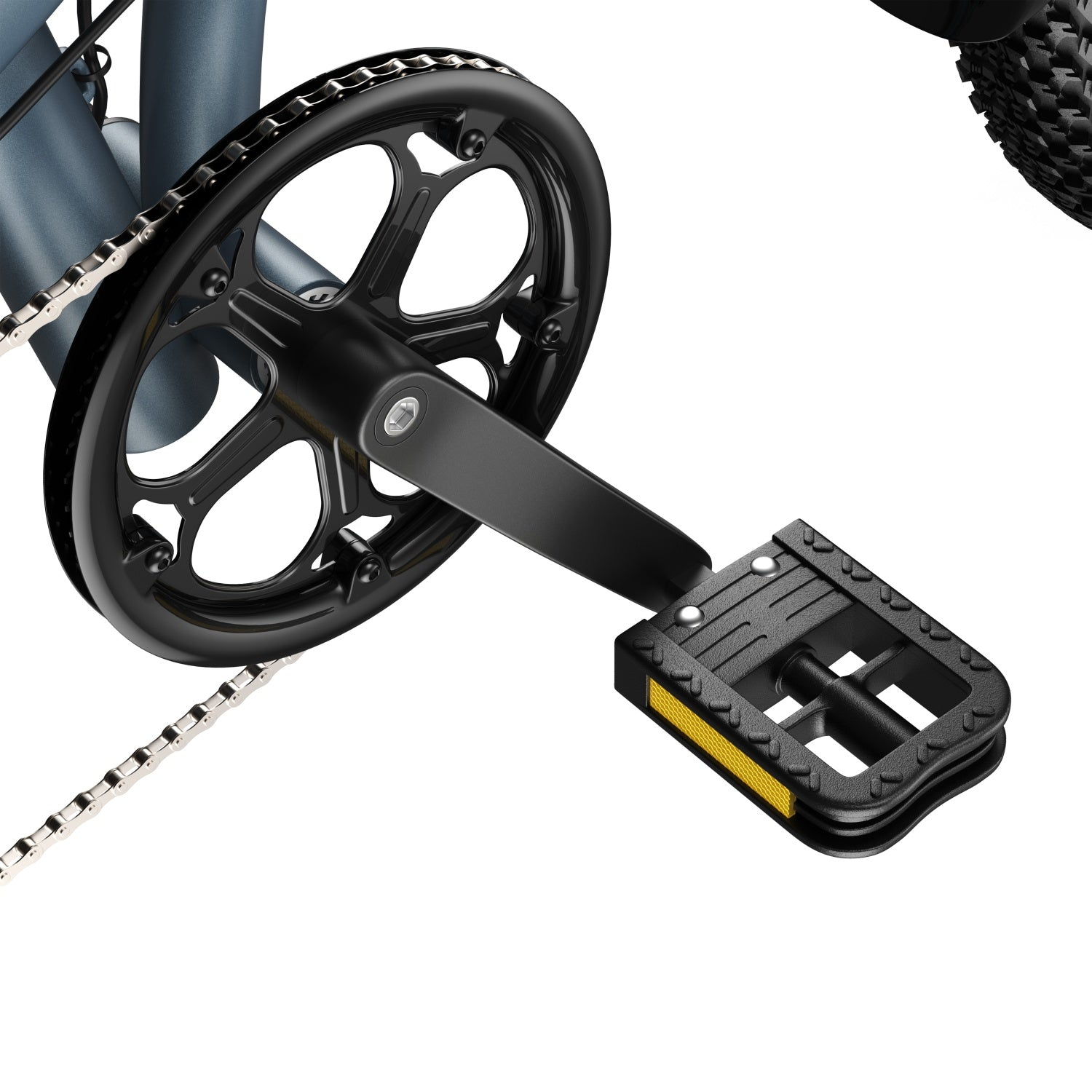 Nahaufnahme eines schwarzen Fahrradkurbelsatzes mit Kette und Pedale mit gelbem Reflektor auf weißem Hintergrund.