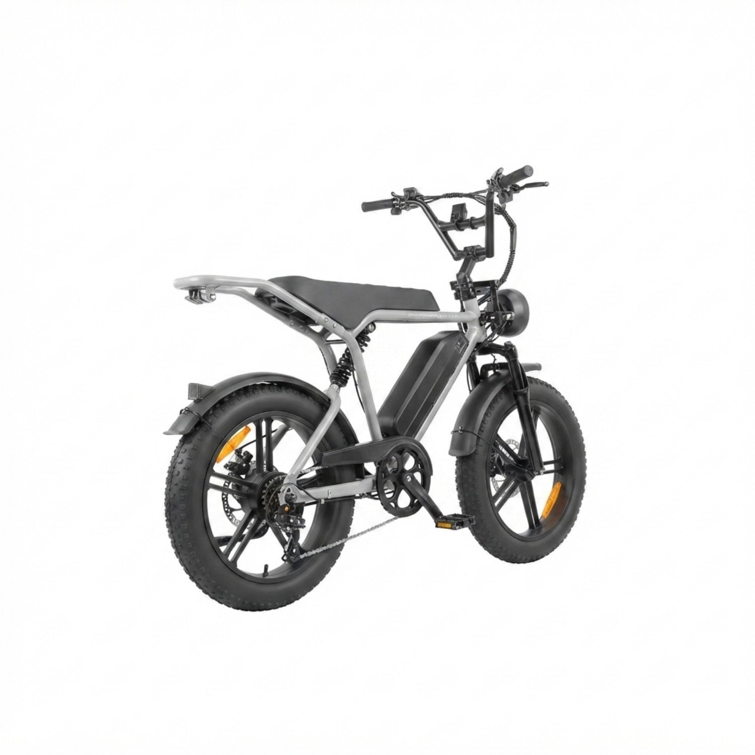 Graues E-Bike mit breiten Reifen, langem Sitz und hohem Lenker auf weißem Hintergrund.