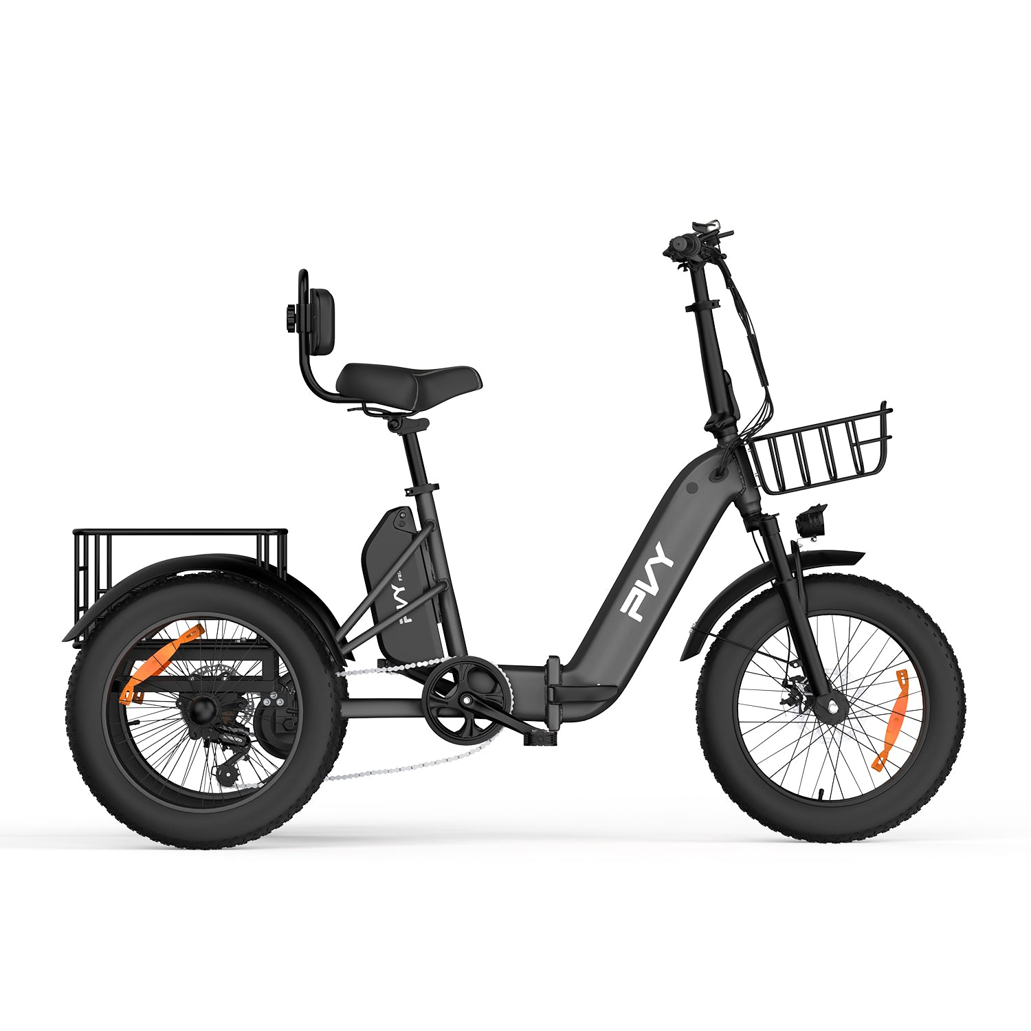 Ein schwarzes elektrisches Dreirad mit Fat Tires, Gepäckträgern vorne und hinten sowie einer Rückenlehne am Sitz.