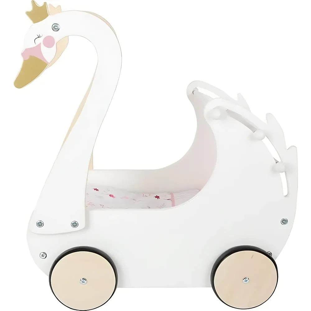 Ein hölzernes Puppenbett als weißer Schwan mit Krone, Rädern und zarter rosafarbener Bettwäsche auf weißem Grund.