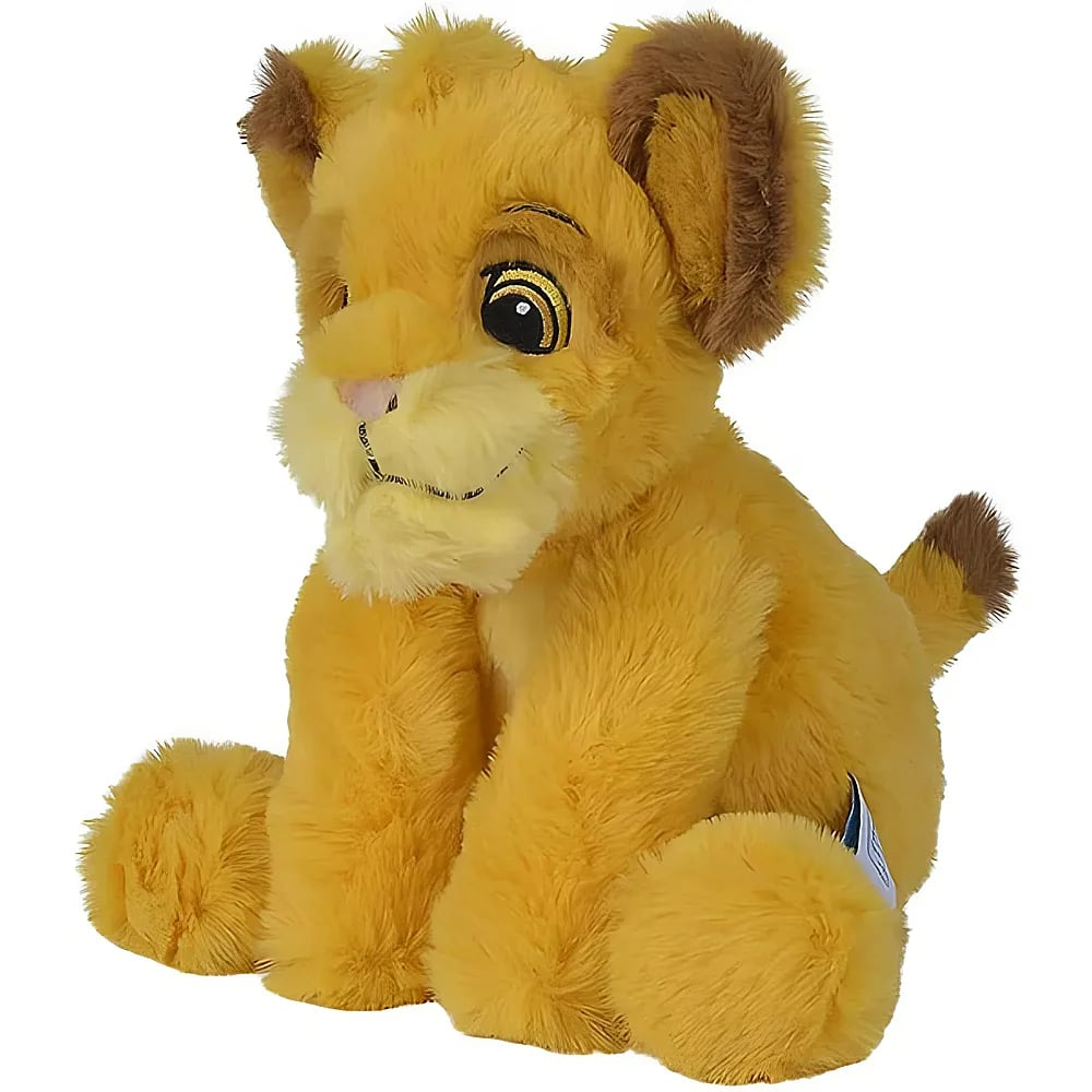 Ein flauschiges Kuscheltier eines Löwenbabys mit großen Augen und braunen Ohrspitzen sitzt auf weißem Hintergrund.