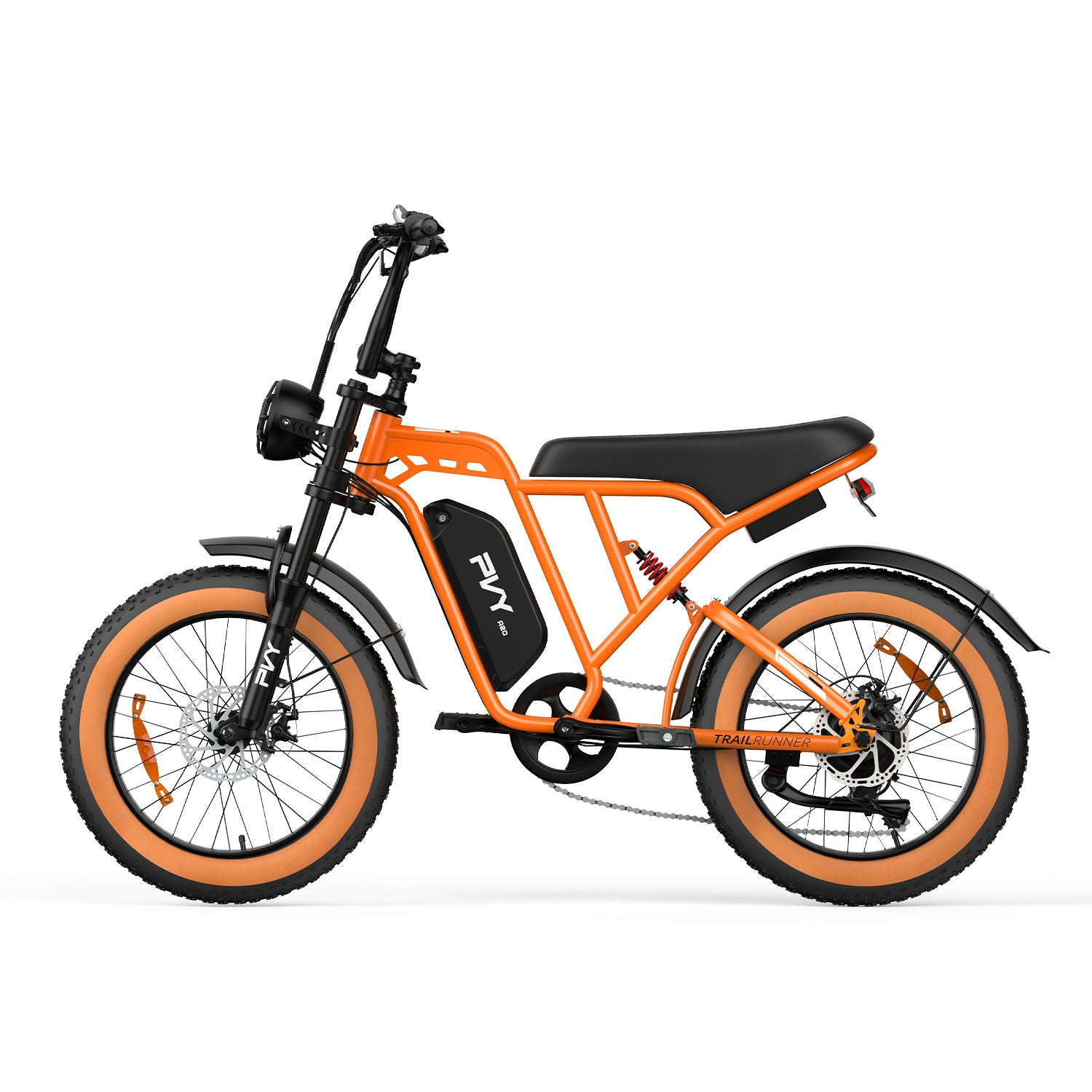 Ein orangefarbenes elektrisches Moped-Fahrrad mit dicken Reifen, schwarzem Sitz und einem Akku am Rahmen vor weißem Hintergrund.
