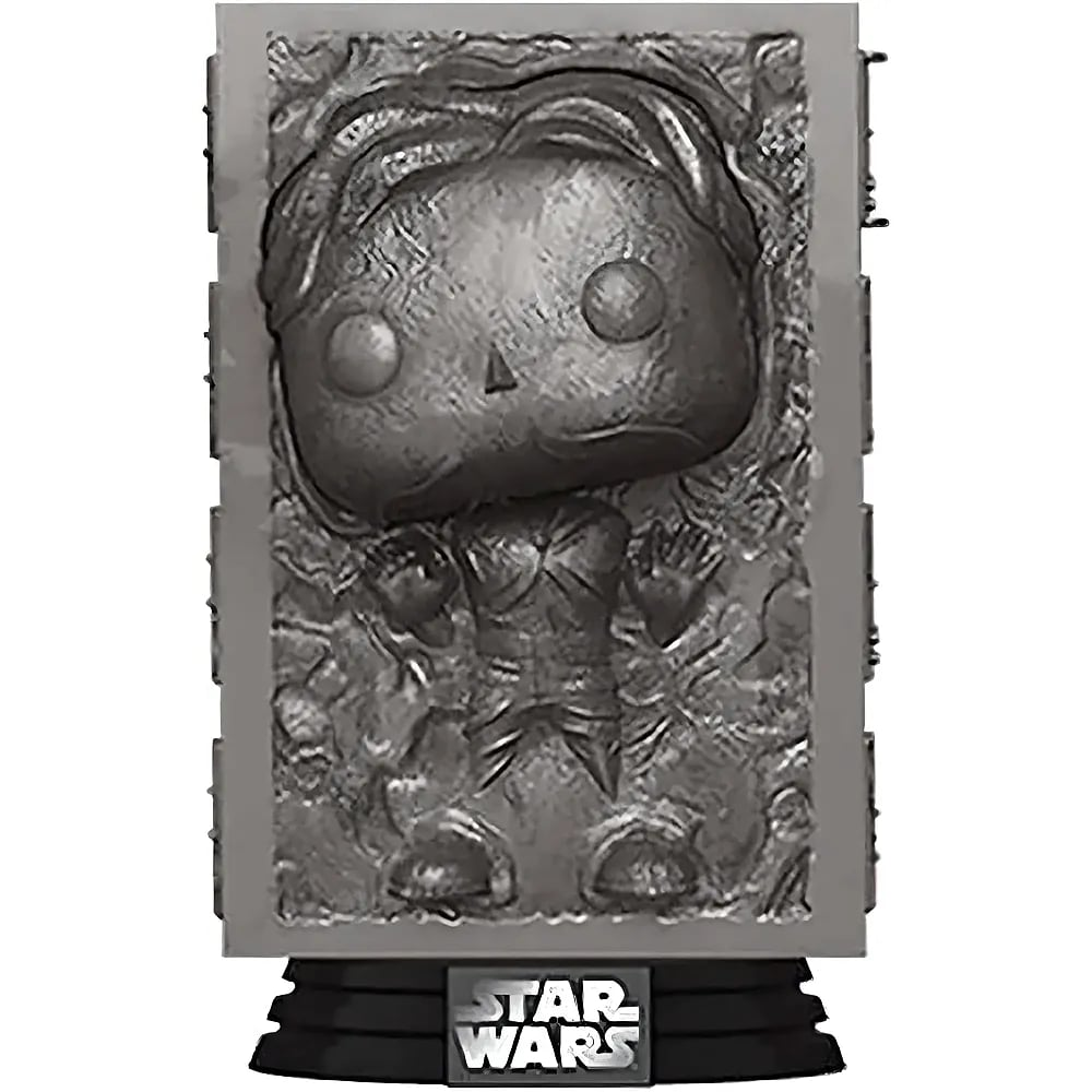 Eine Star Wars Pop-Vinyl-Figur in Carbonit eingefroren, auf einem schwarzen Sockel.