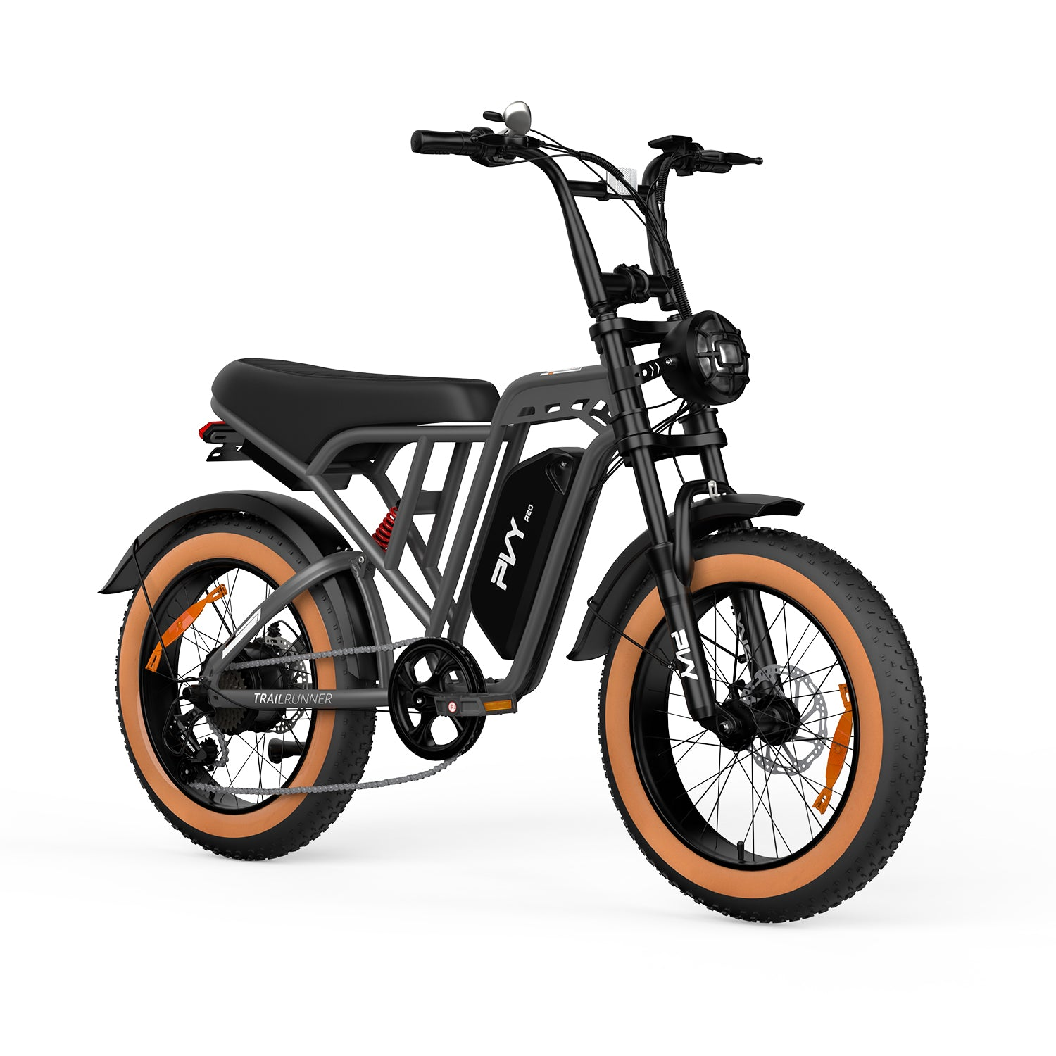 Ein schwarzes E-Bike mit dicken, braunwandigen Reifen, hohem Lenker, Scheinwerfer und Rahmendisk auf weißem Hintergrund.