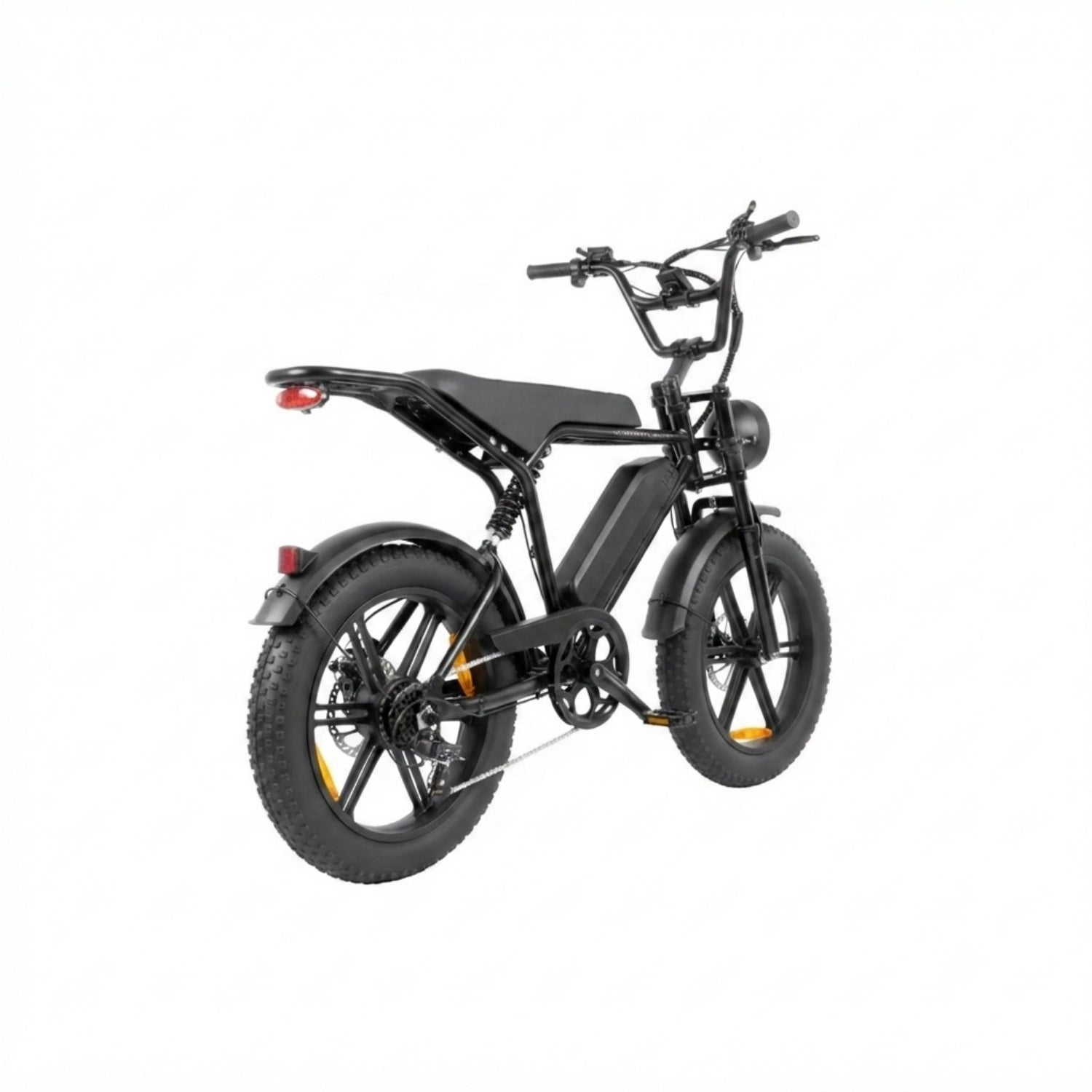 Ein schwarzes Elektrofahrrad mit dickem Reifen, Federung und flachem Sattel auf weißem Hintergrund.