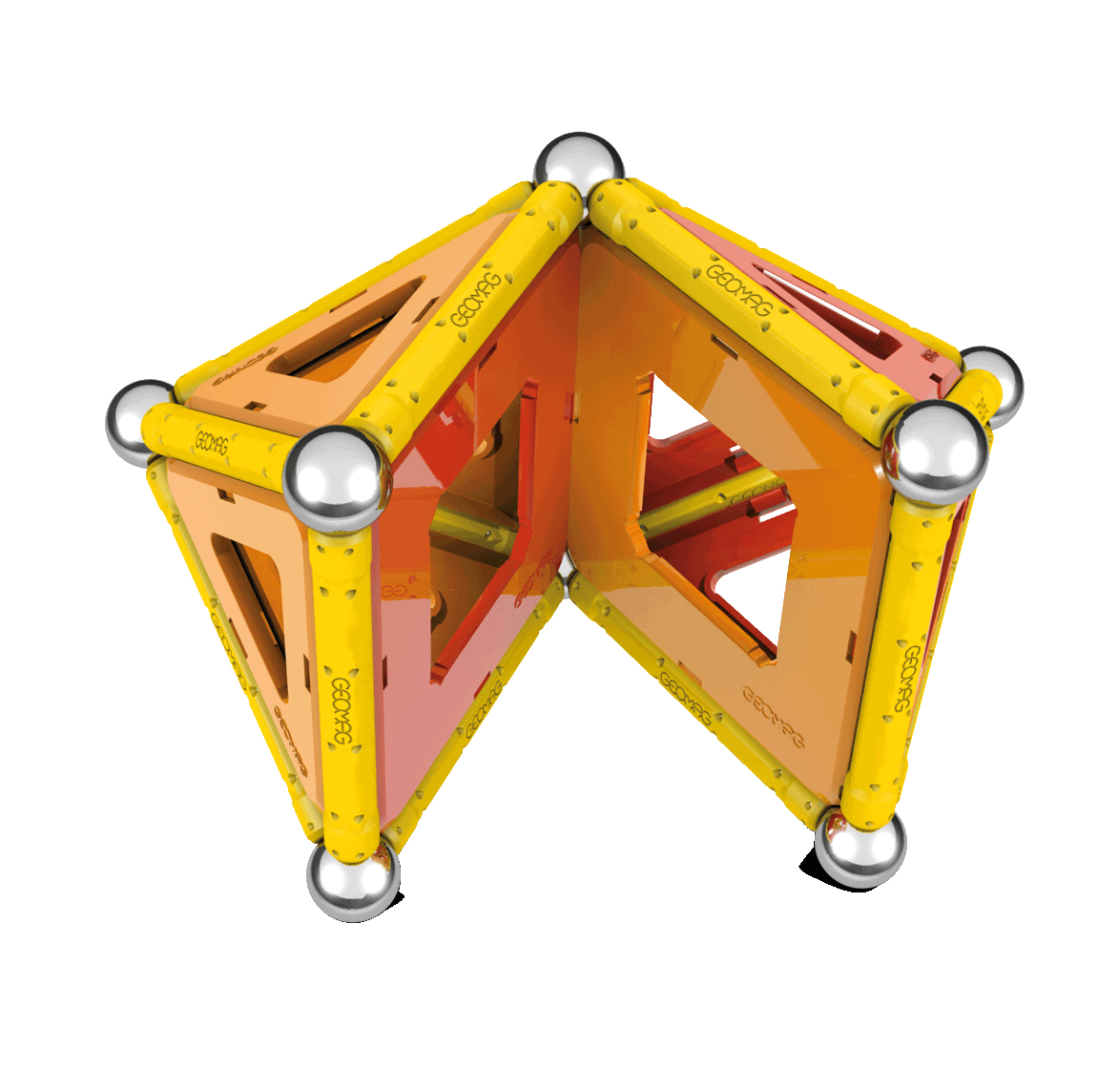 Un giocattolo magnetico Geomag giallo e arancione composto da barre, sfere e pannelli su sfondo bianco.