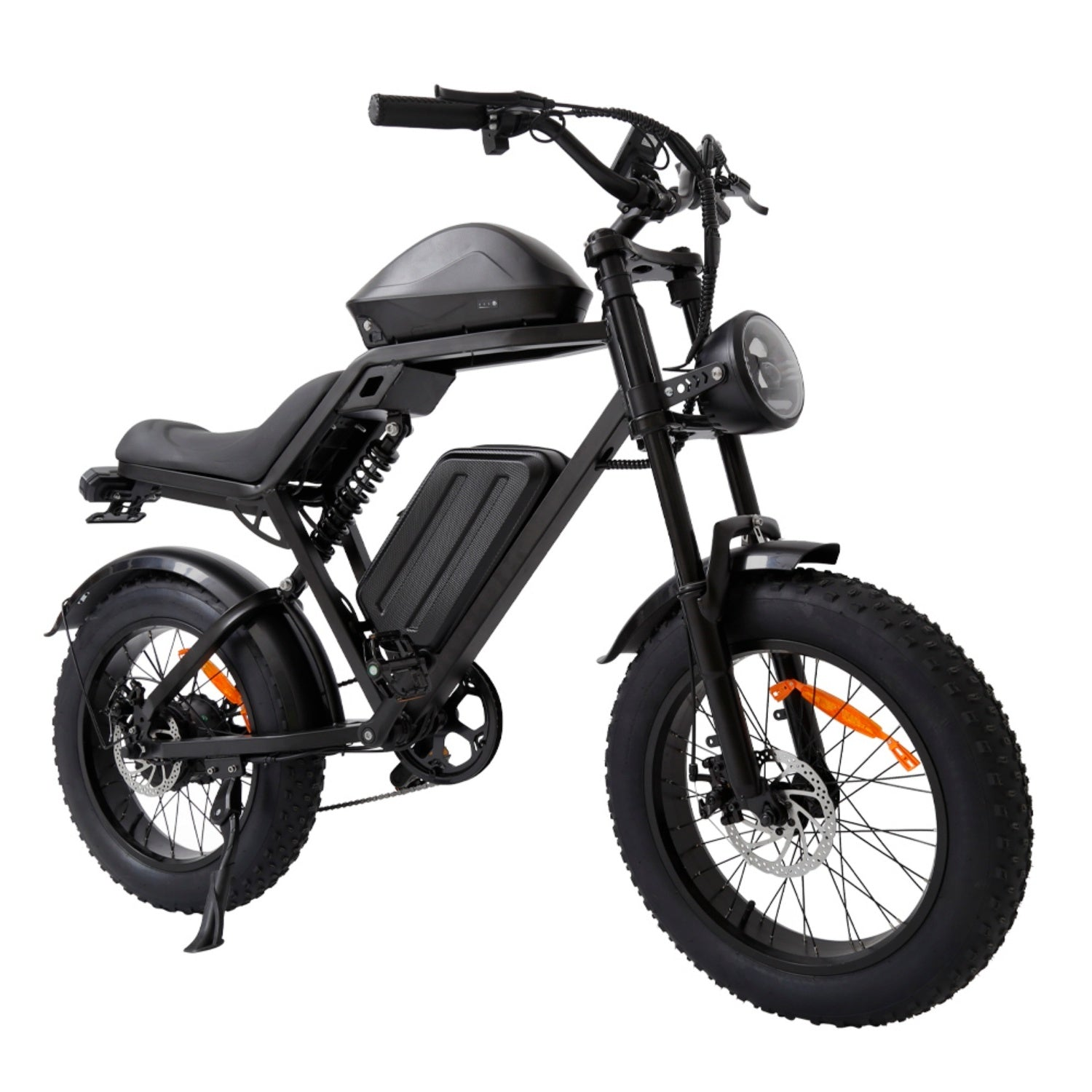 Ein schwarzes E-Bike mit dickem Reifen, einer Sitzbank und Batterien am Rahmen vor weißem Hintergrund.