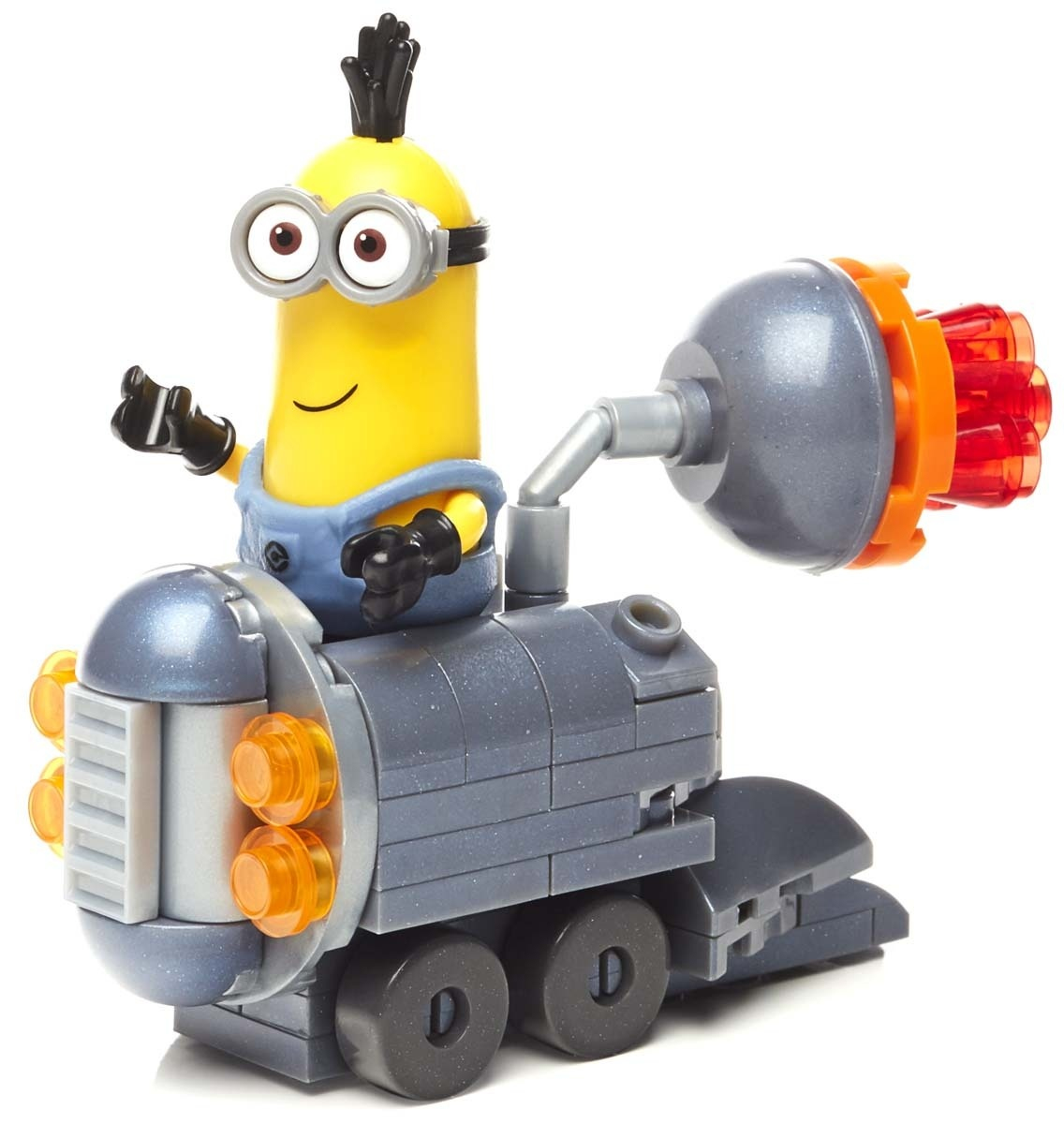 Un Minion Lego con occhiali e salopette blu guida un veicolo grigio con dettagli arancioni.