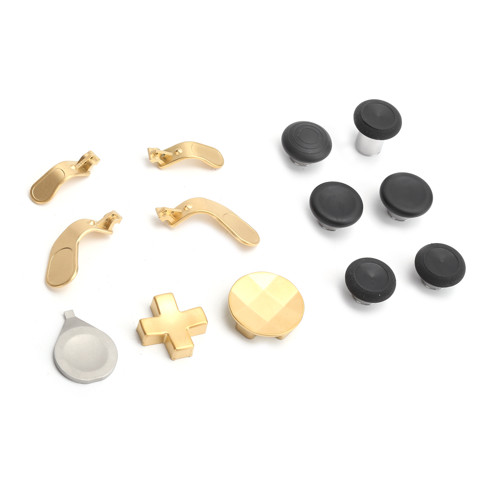 Goldene Controller-Ersatzteile und schwarze Daumen-Sticks auf weißem Hintergrund.