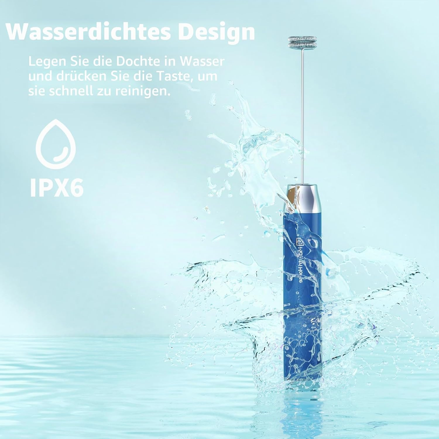 Ein blauer Milchaufschäumer taucht ins Wasser, mit Wasserspritzern und deutschem Text über IPX6-Wasserdichtigkeit.