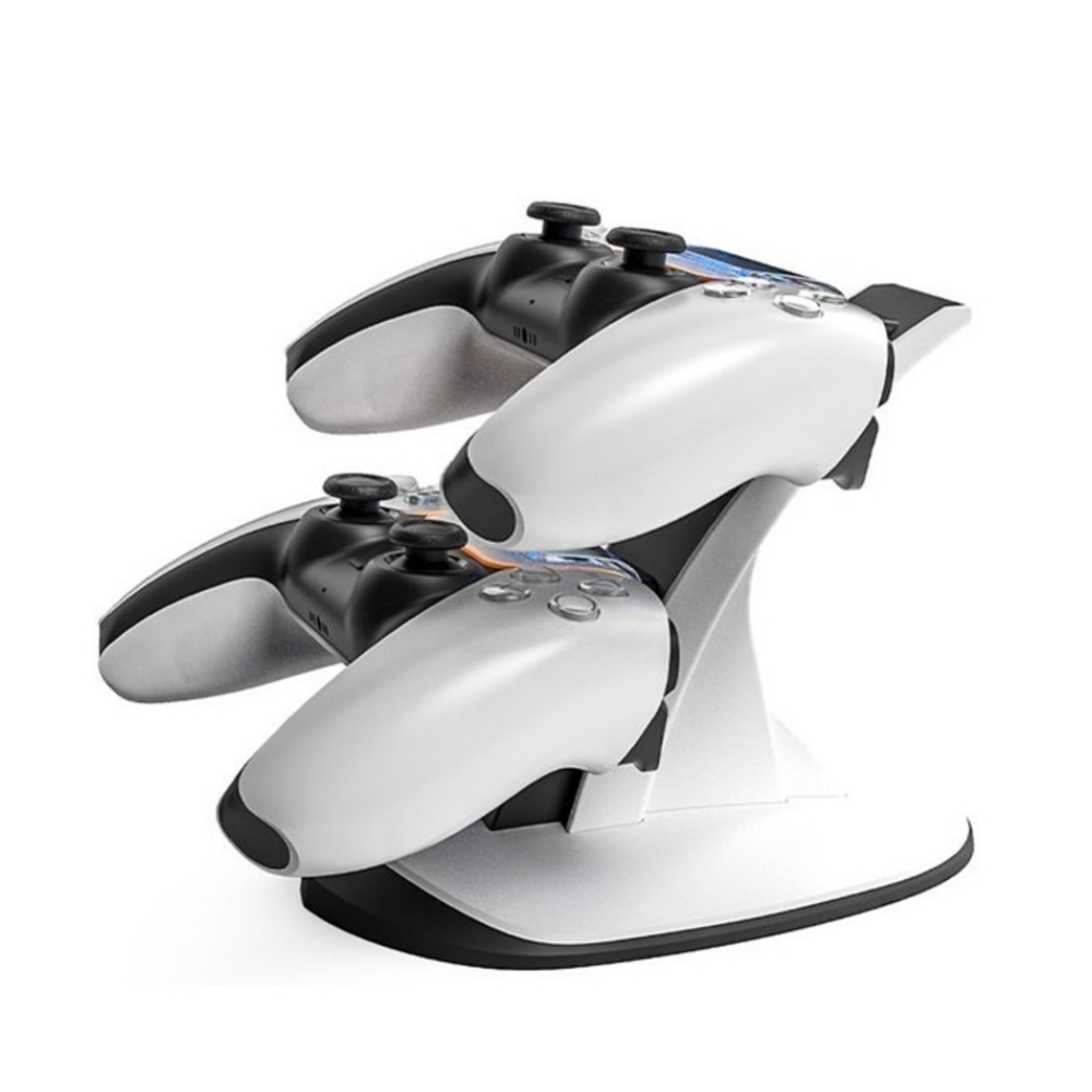 Zwei weiß-schwarze Controller auf einer weißen Ladestation vor weißem Hintergrund.