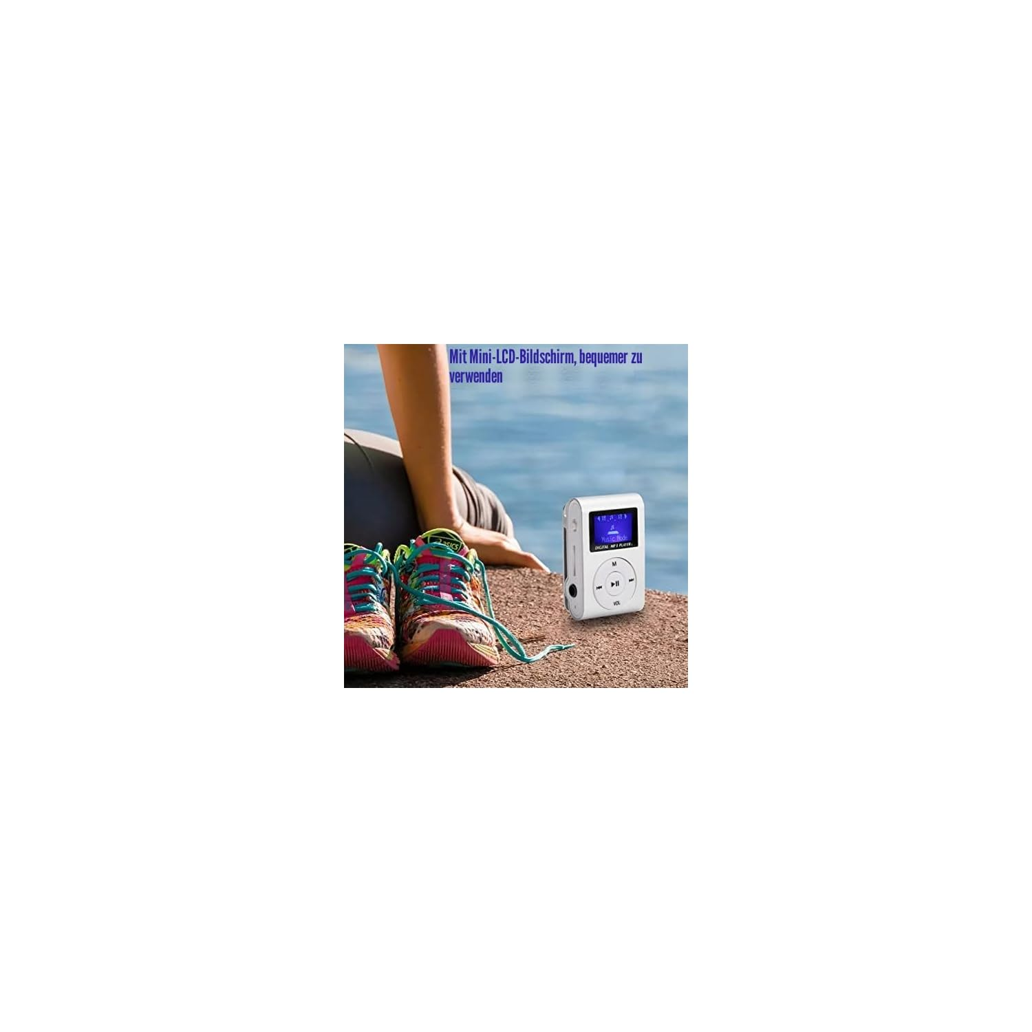 Person sitzt am Wasser, bunte Turnschuhe und ein kleiner weißer MP3-Player liegen auf dem Boden.