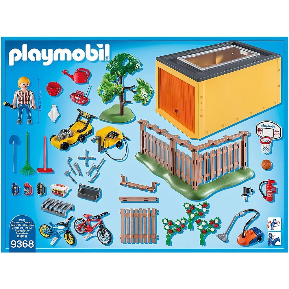 Playmobil 9368 Set mit gelber Garage, Zaun, Figur, Werkzeugen, Rasenmäher, Fahrrädern und Zubehör auf blauem Grund.