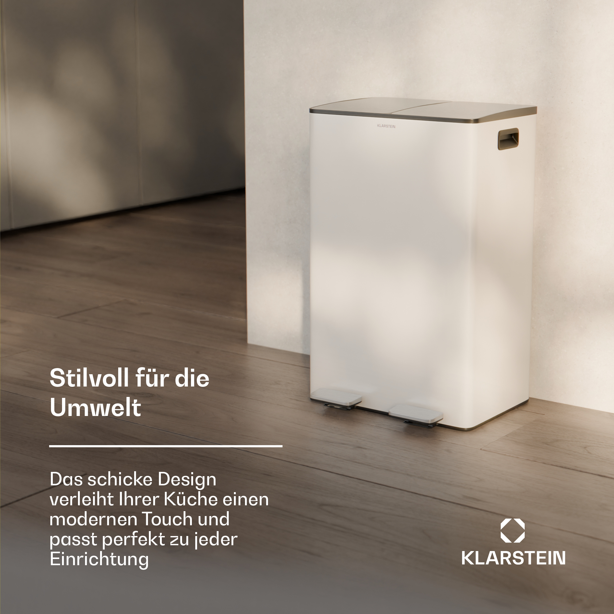 Ein weißer, stilvoller Klarstein Treteimer steht auf einem Holzfußboden vor einer Wand.