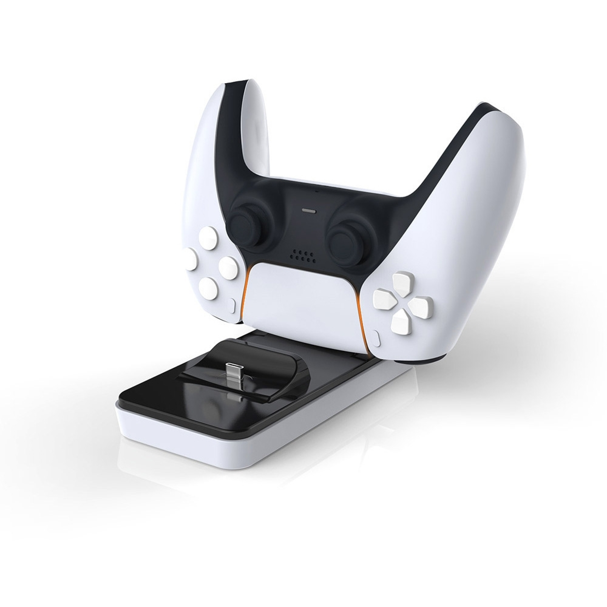 Ein weiß-schwarzer PlayStation 5 Controller auf einer weißen und schwarzen Ladestation gegen einen weißen Hintergrund.