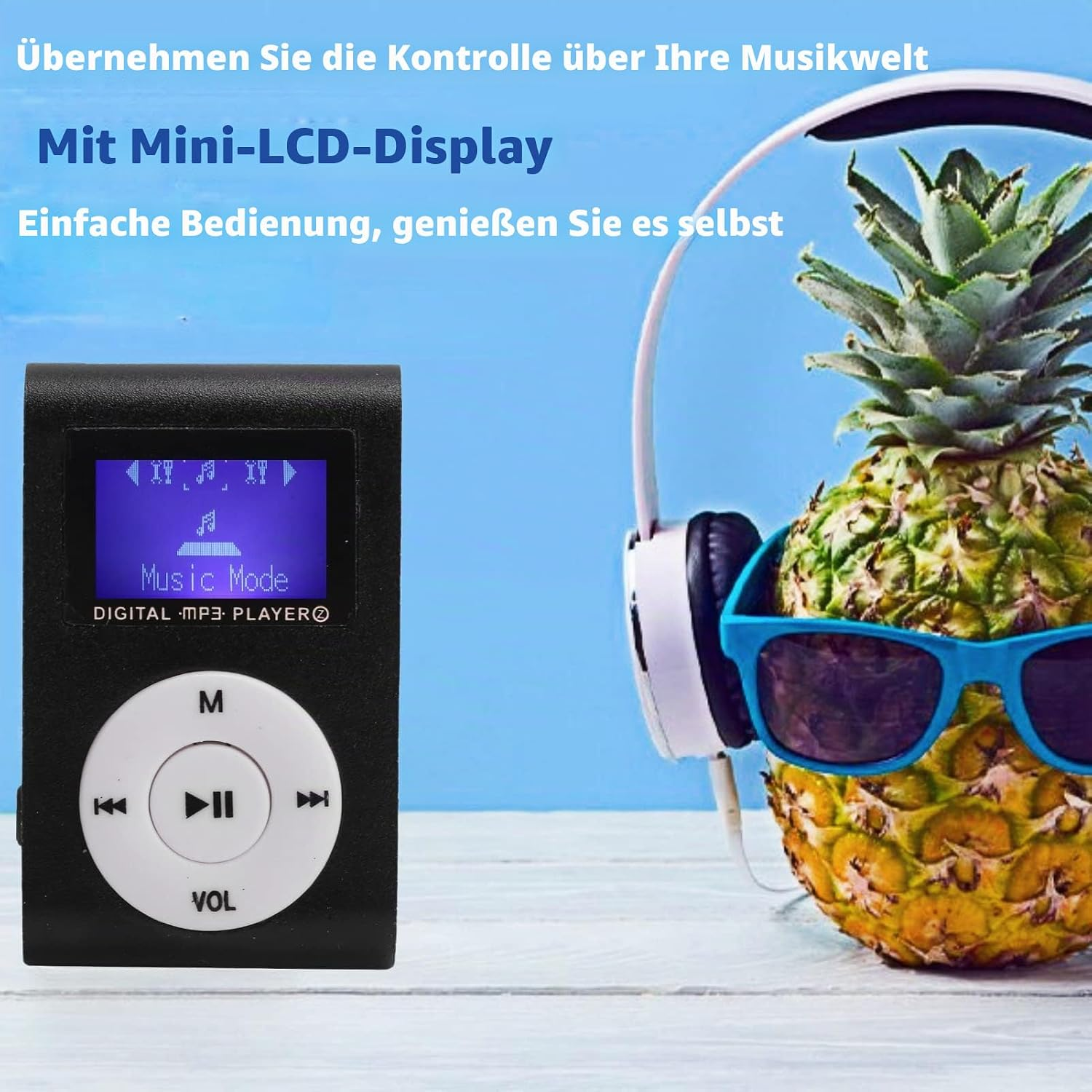 Ein schwarzer MP3-Player neben einer Ananas mit Sonnenbrille und Kopfhörern.