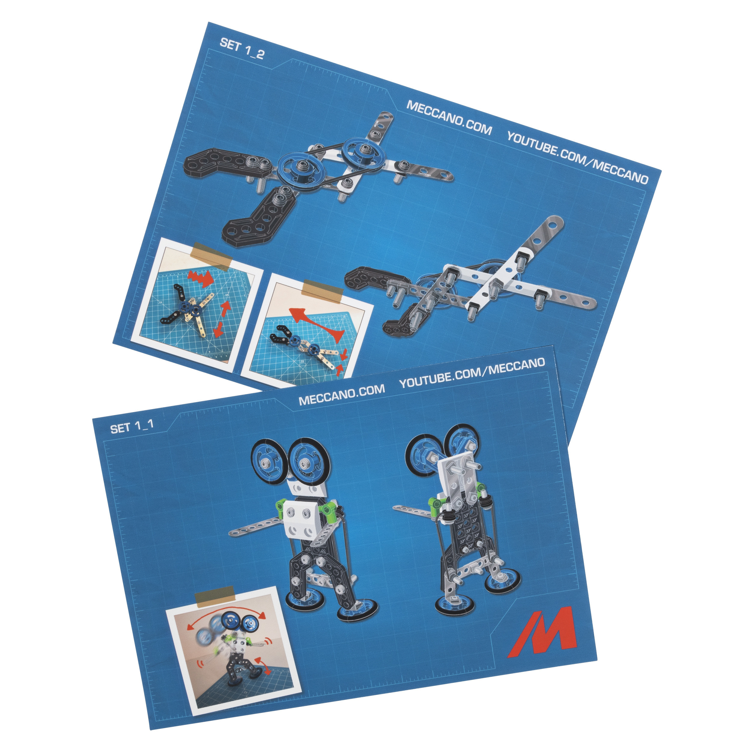 Due fogli di istruzioni blu Meccano mostrano l'assemblaggio di vari modelli di giocattoli.