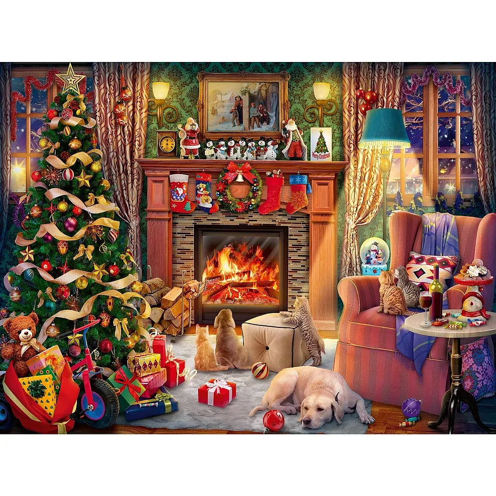 Gemütliches Weihnachtszimmer mit Tannenbaum, Kaminfeuer und Haustieren.