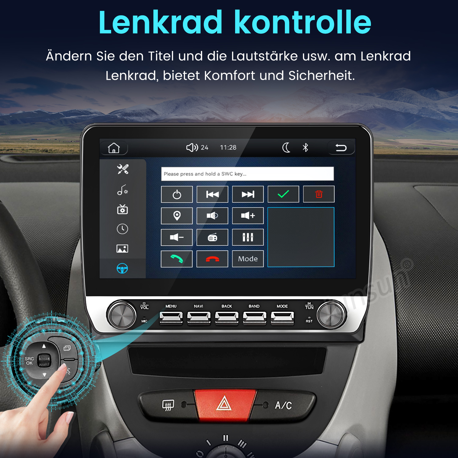 Autodisplay mit Touchscreen zeigt Lenkrad-Steuerungsoptionen, Tasten darunter und eine Hand berührt die Lenkradtasten.