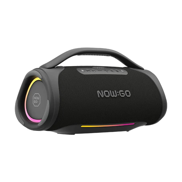 Czarny, przenośny głośnik bluetooth z uchwytem i kolorowymi pierścieniami świetlnymi na białym tle.