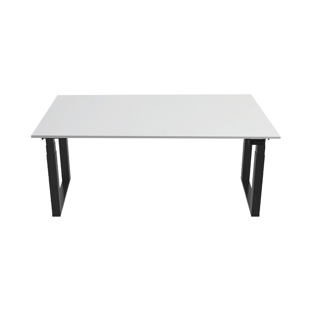Un bureau blanc avec des pieds en métal noirs réglables sur fond blanc.