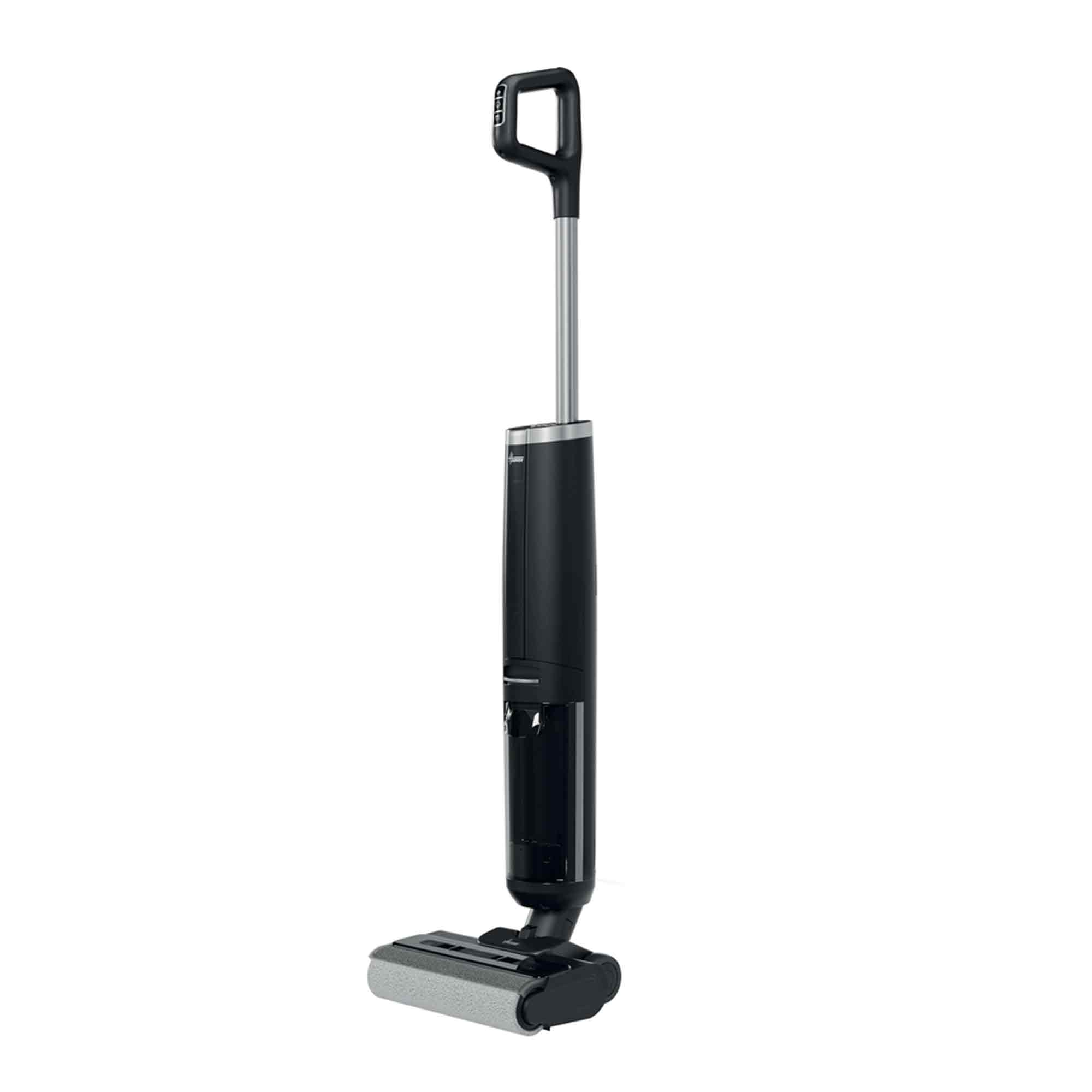 Un nettoyeur de sol élégant, noir et argenté, doté d'un long manche et d'une brosse rouleau.