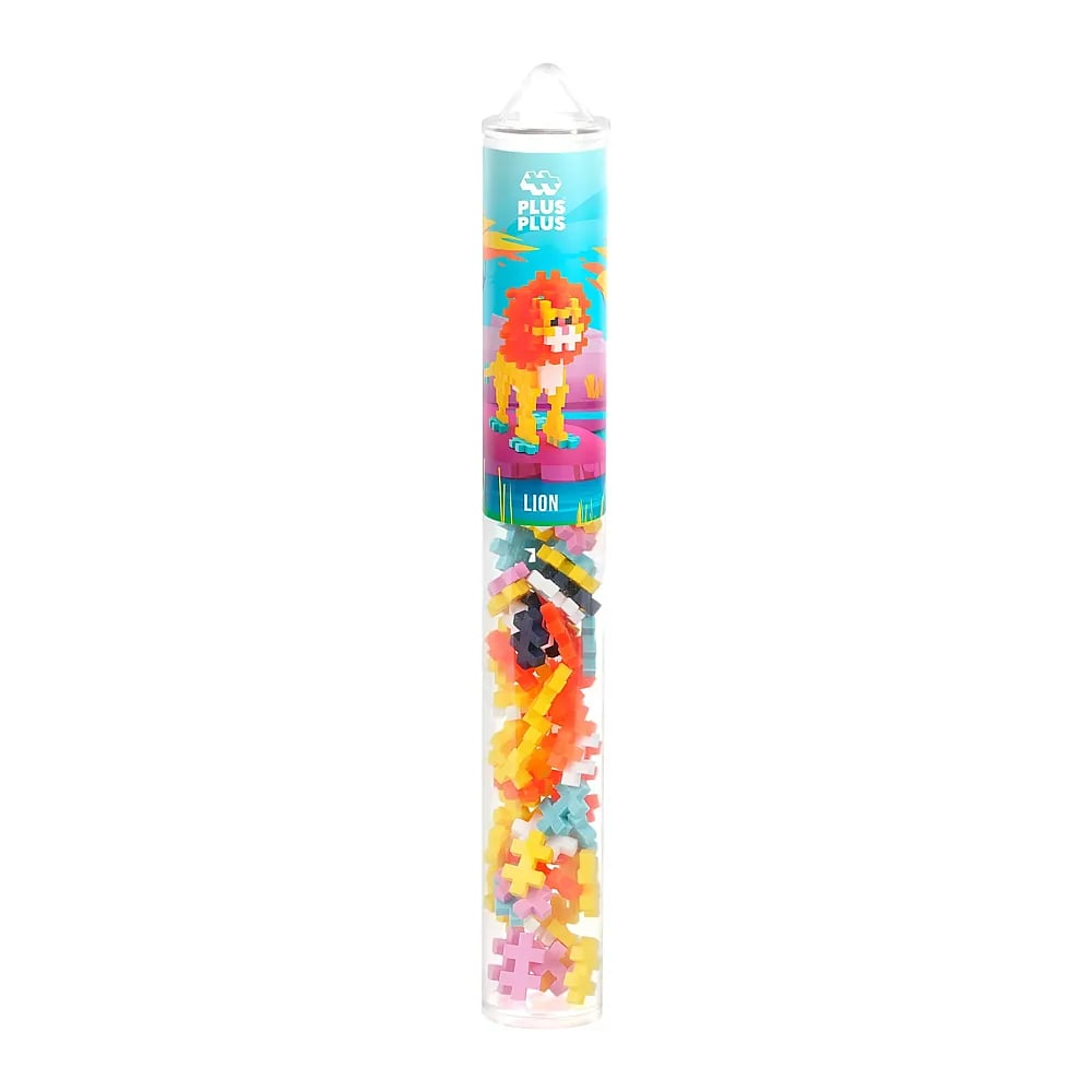Eine durchsichtige Kunststoffröhre mit bunte Plus-Plus-Bausteinen und einer Löwenillustration oben.