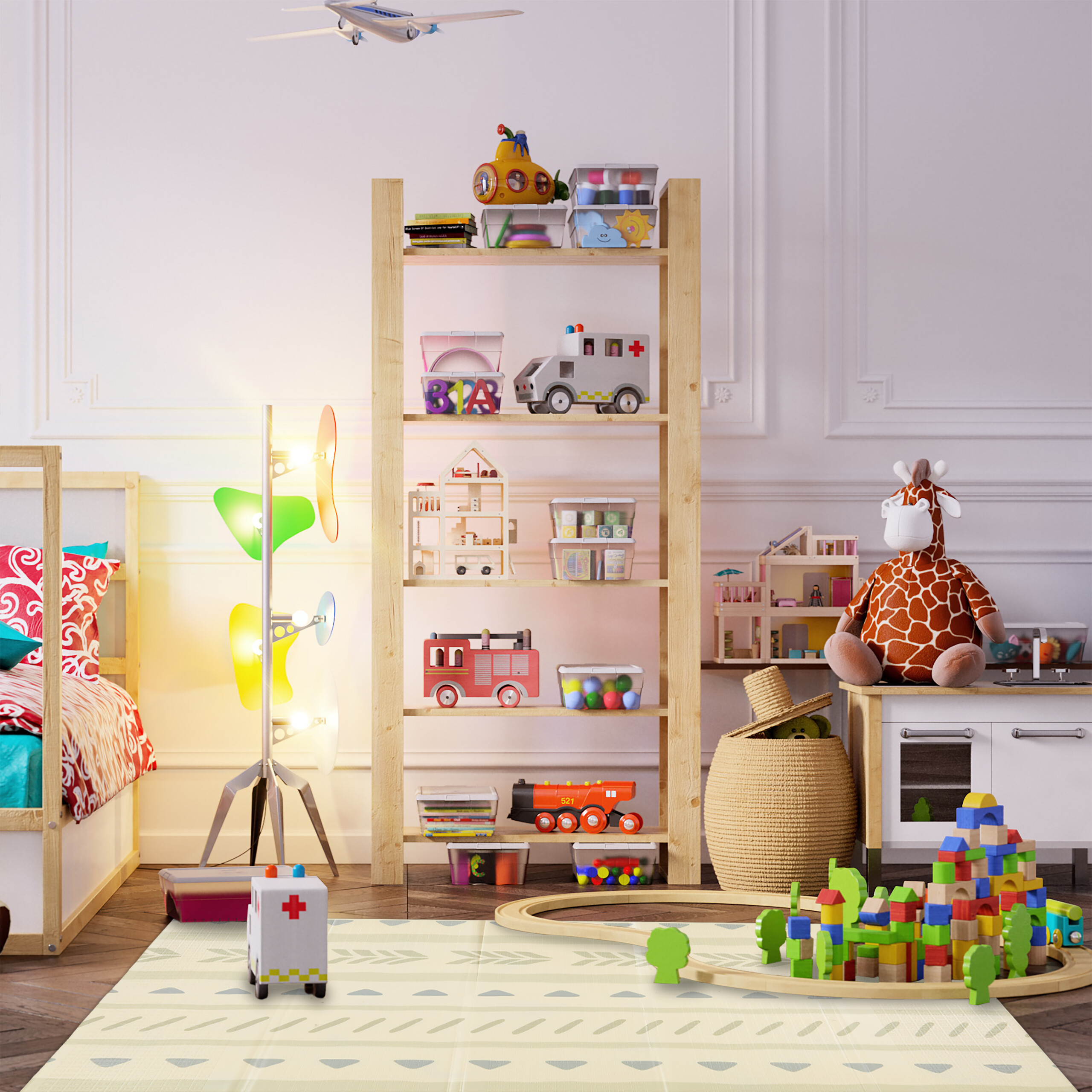 Ein helles Kinderzimmer mit Holzregal voller Spielzeug, Bett, Giraffenplüschtier, Spielzeugzug und beleuchteter Lampe.